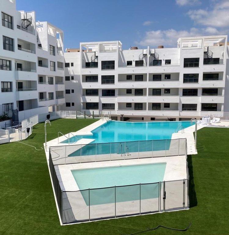 New 3 Bed Town With Pool *