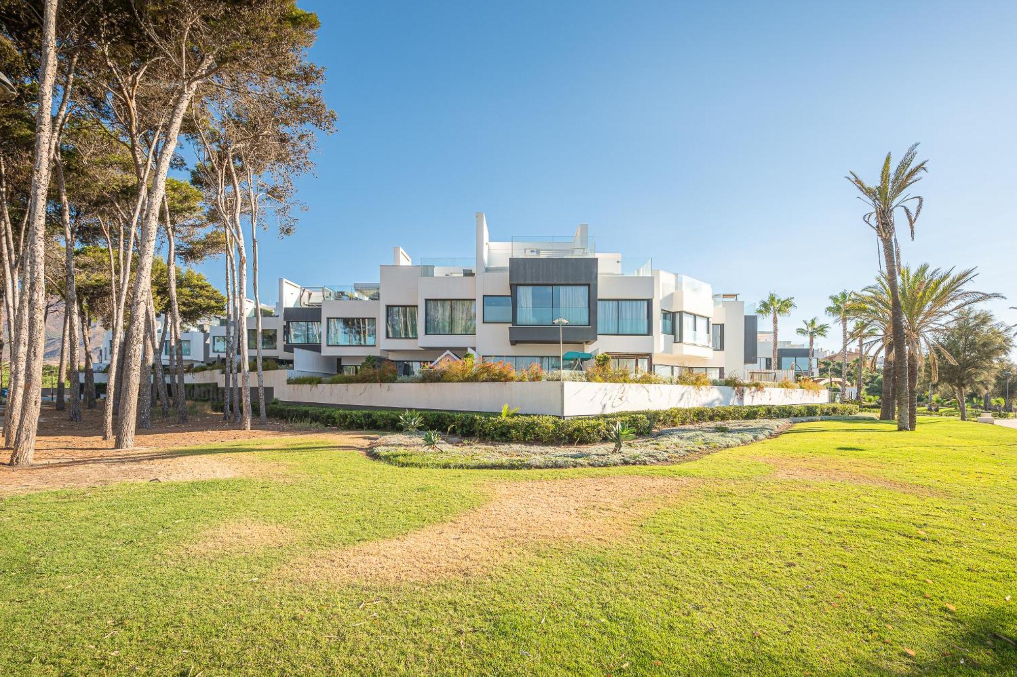 The Island, Estepona, Casa 6 Luxury Beachfront Holiday home Estepona
