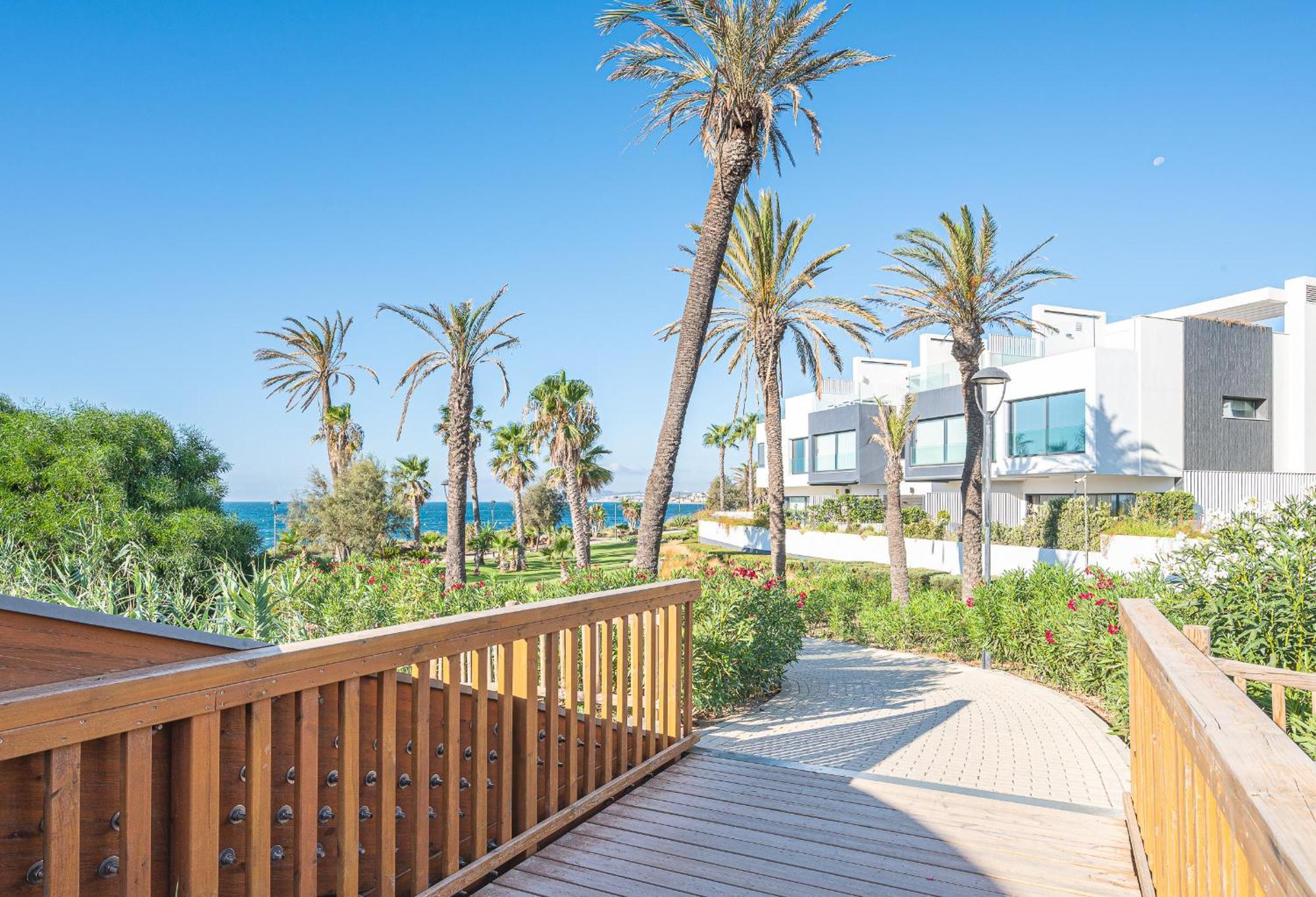 The Island, Estepona, Casa 6 Luxury Beachfront Holiday home *