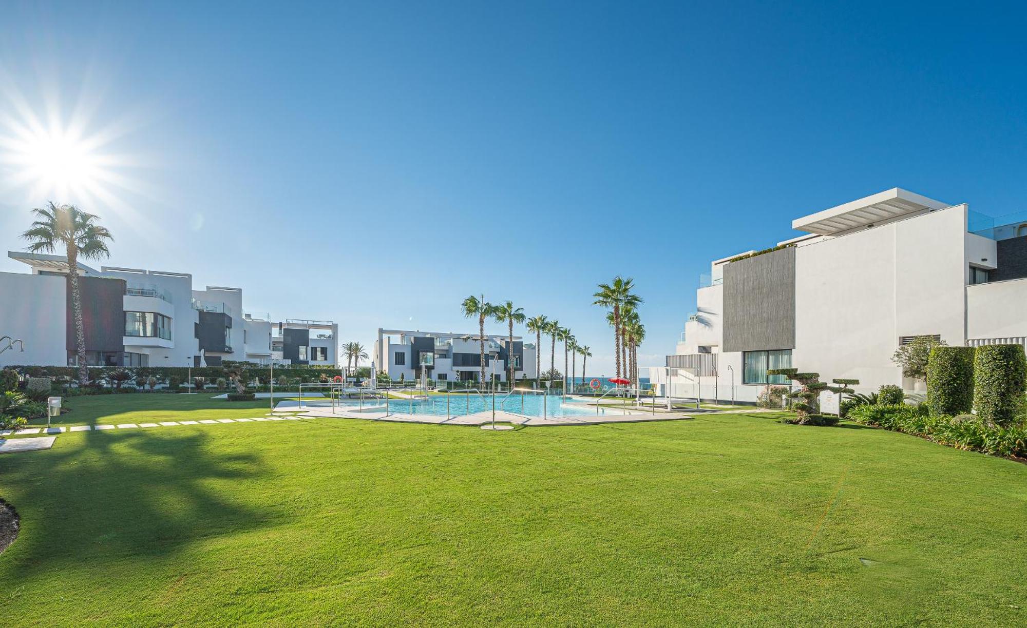 The Island, Estepona, Casa 6 Luxury Beachfront Holiday home *