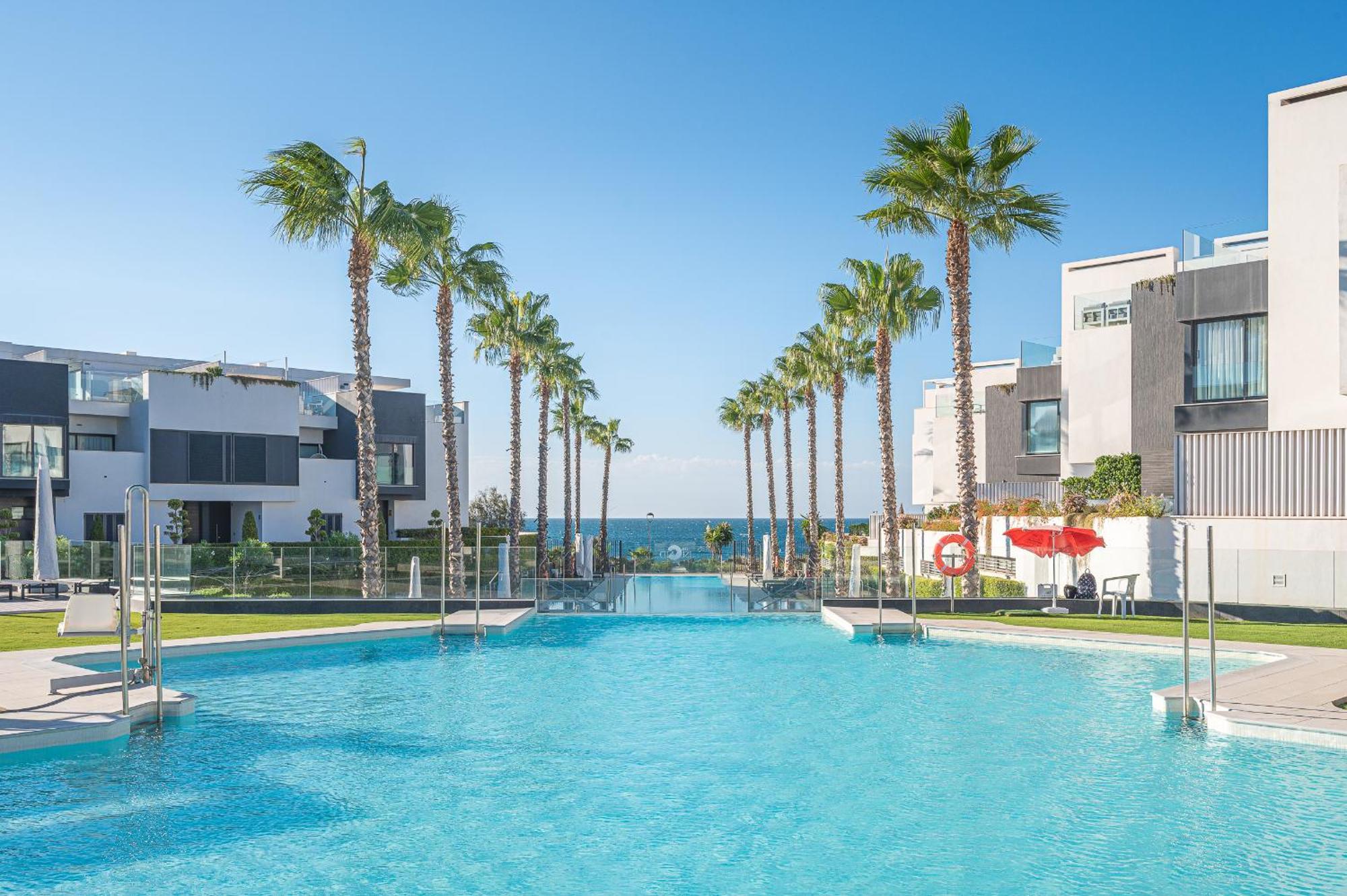 The Island, Estepona, Casa 6 Luxury Beachfront Holiday home