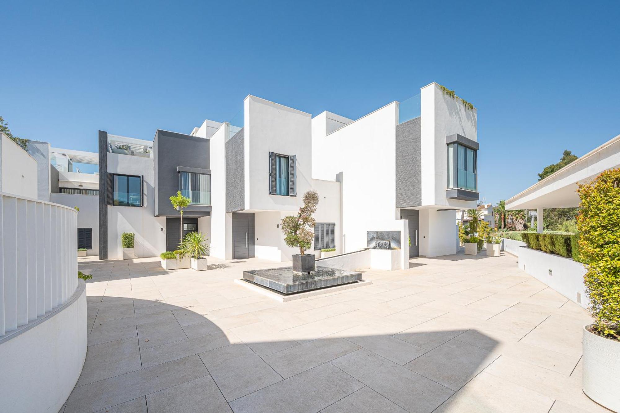 The Island, Estepona, Casa 6 Luxury Beachfront Holiday home Estepona