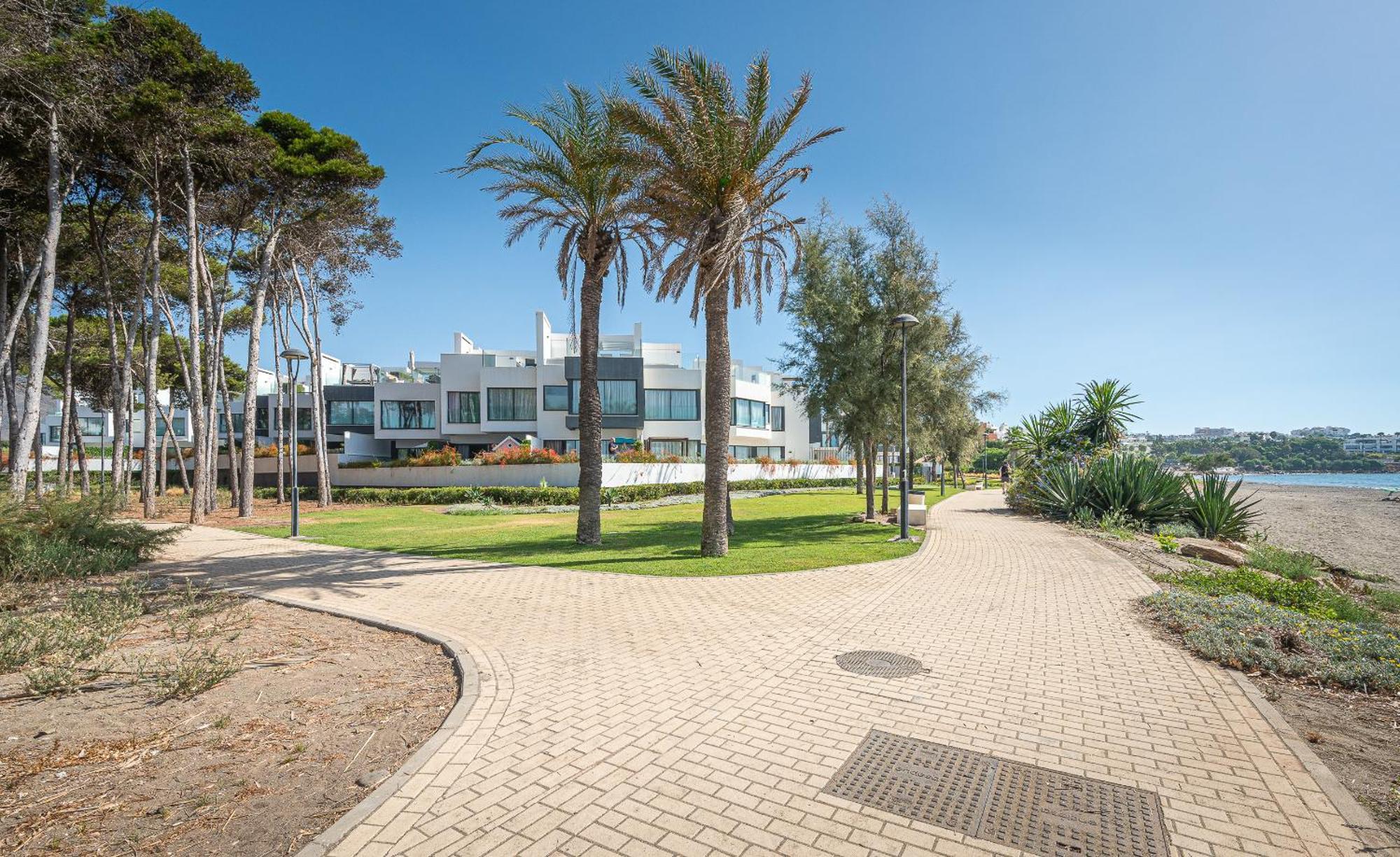 The Island, Estepona, Casa 6 Luxury Beachfront Holiday home