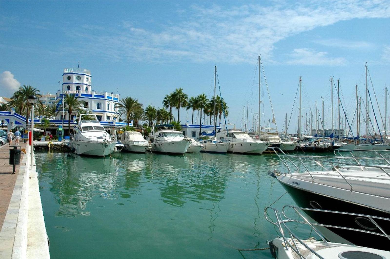 Beautiful In Center Apartment Estepona
