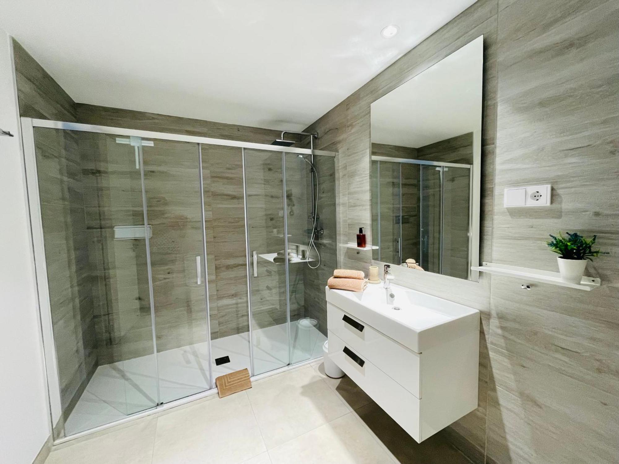 Intermobiliaria - Urbanizacion South Bay Iii 3d Modern Apartment
