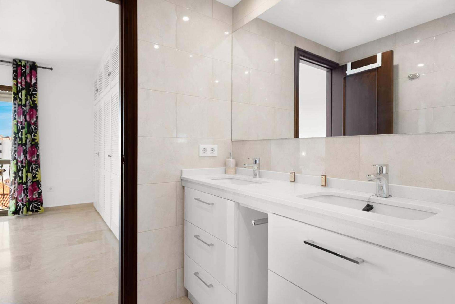 Appartement Lovely Penthouse Near Marina By Costarentals - Ref M15