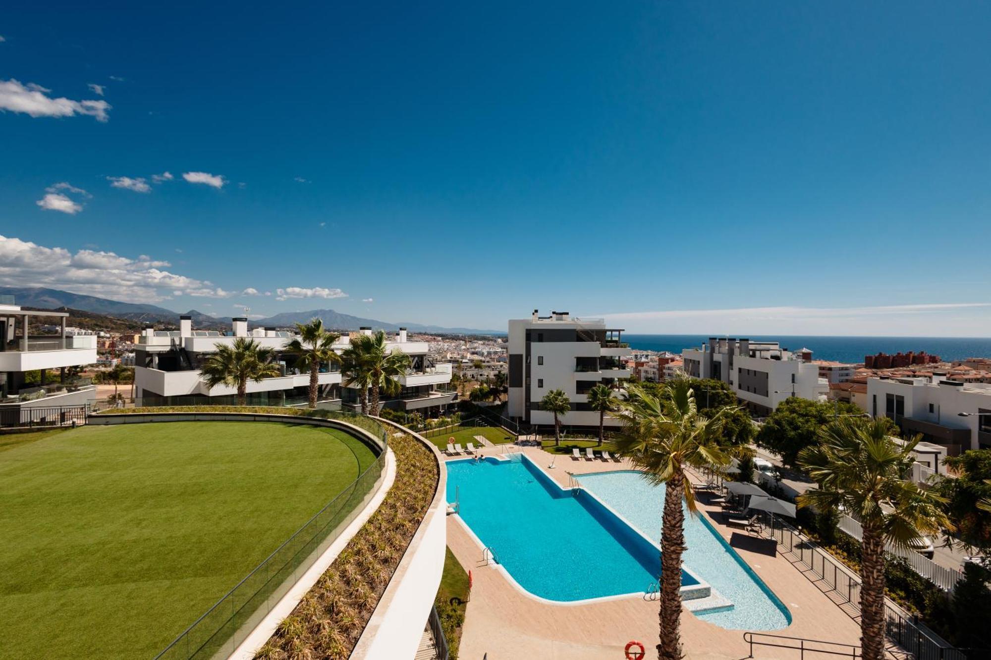 Apartment Luxurious 2 Bedroom Close To The In Estepona