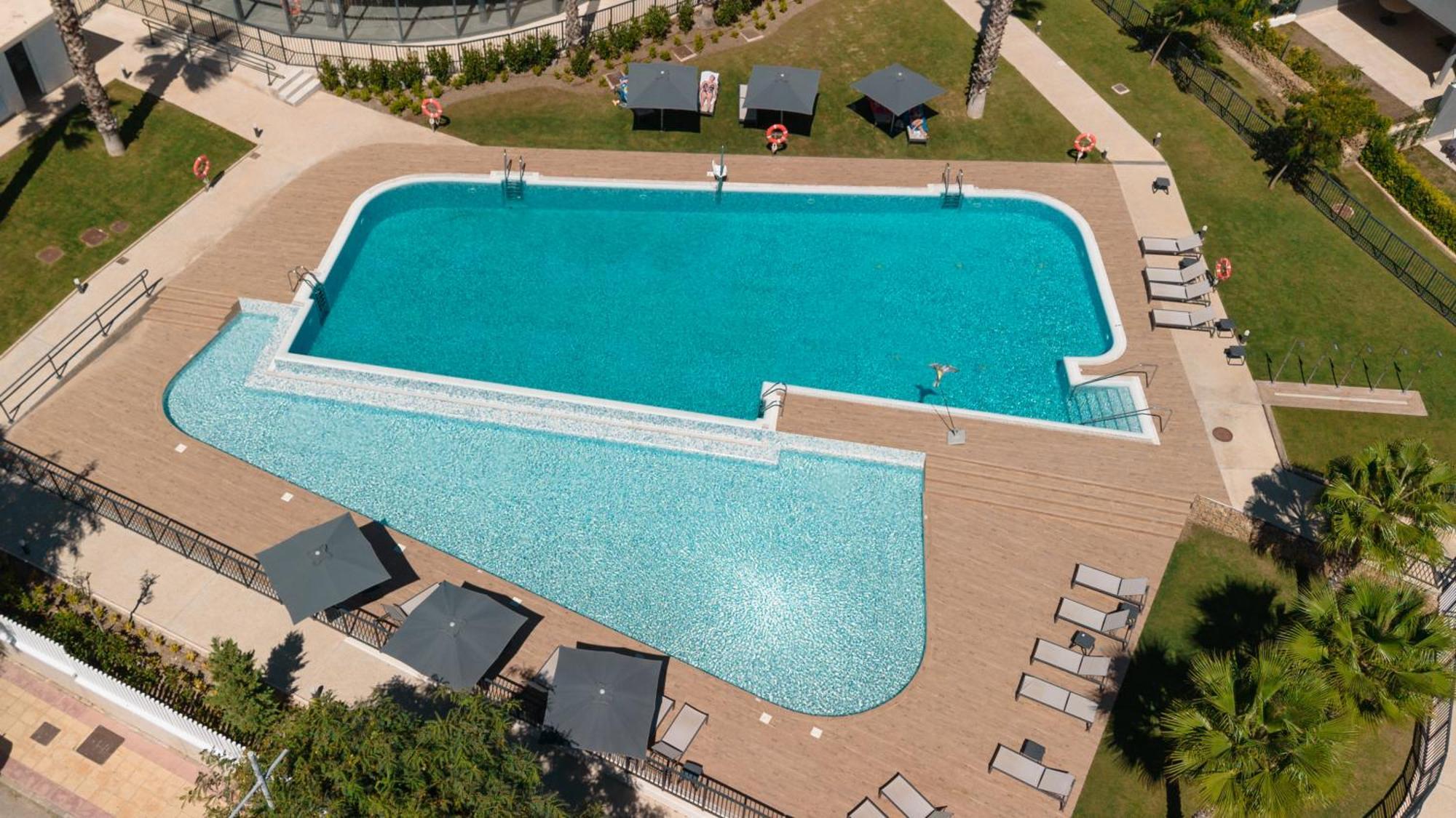 Apartment Luxurious 2 Bedroom Close To The In *