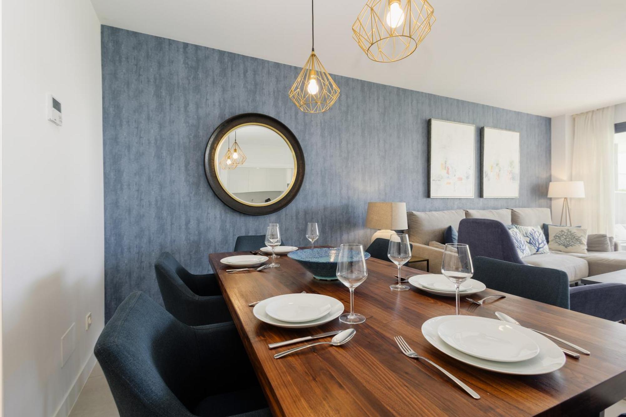Luxurious 2 Bedroom Close To The In Apartment