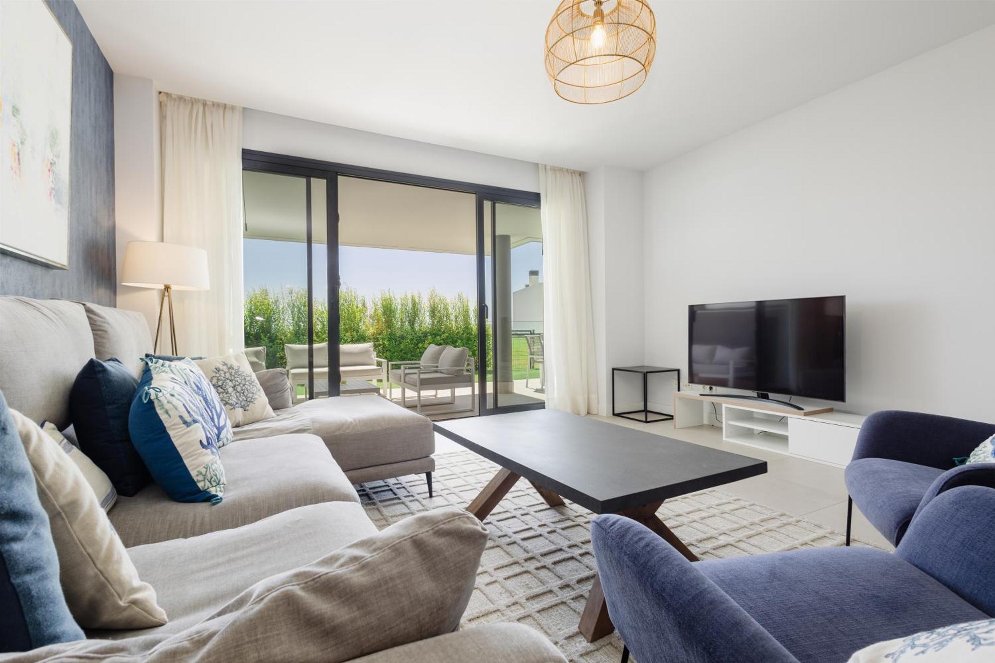 Luxurious 2 Bedroom Close To The In Apartment
