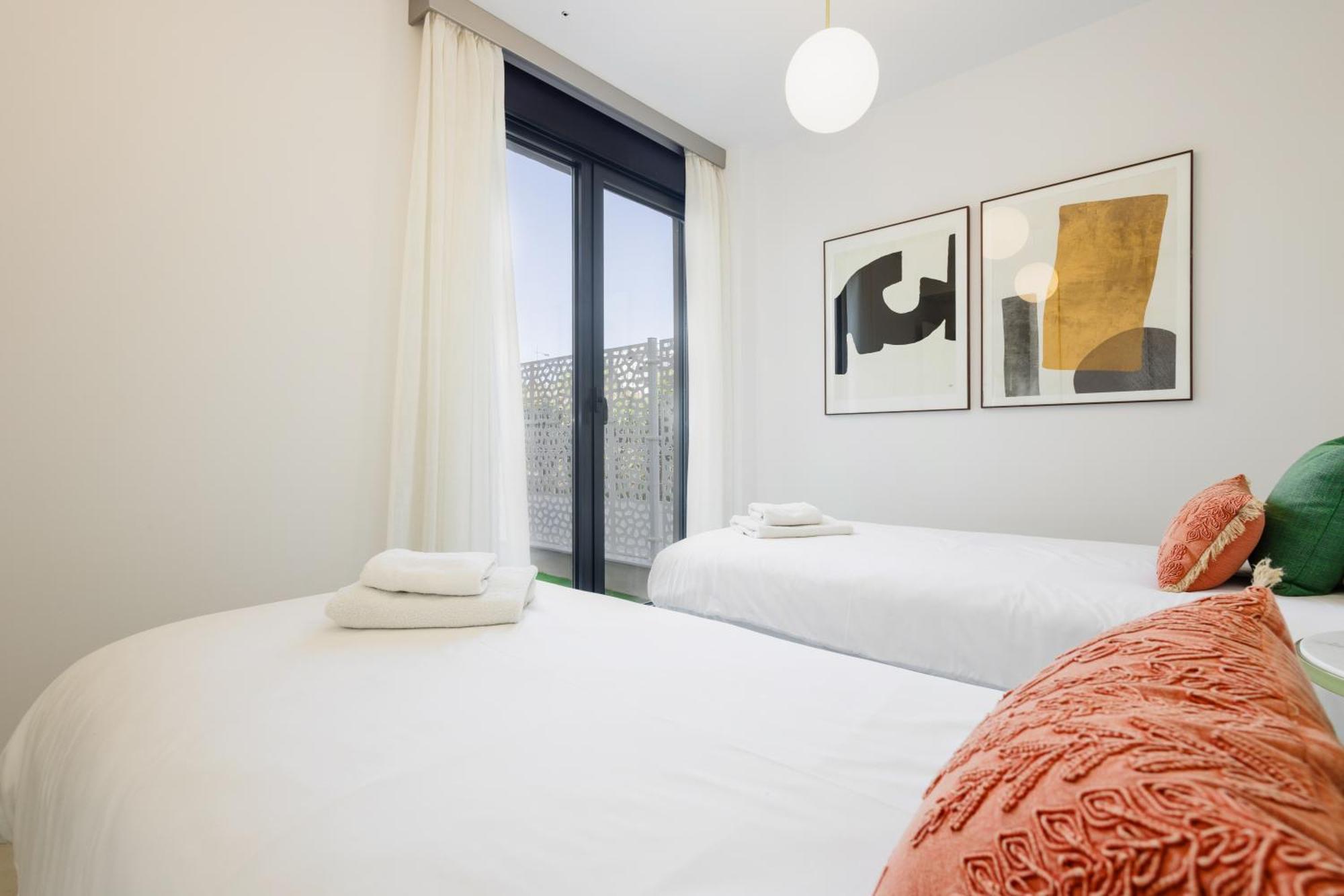Apartment Luxurious 2 Bedroom Close To The In *