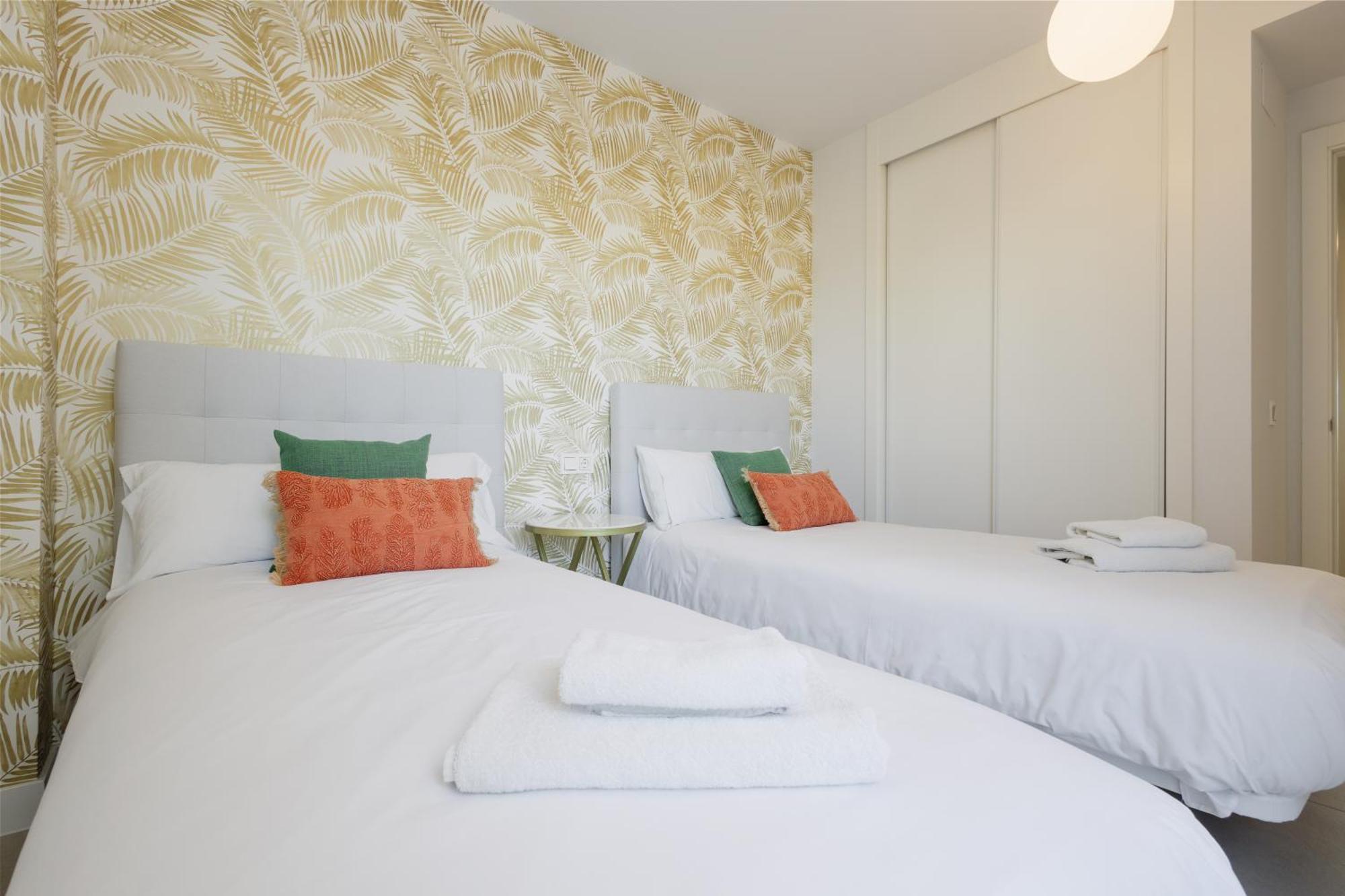 Luxurious 2 Bedroom Close To The In *