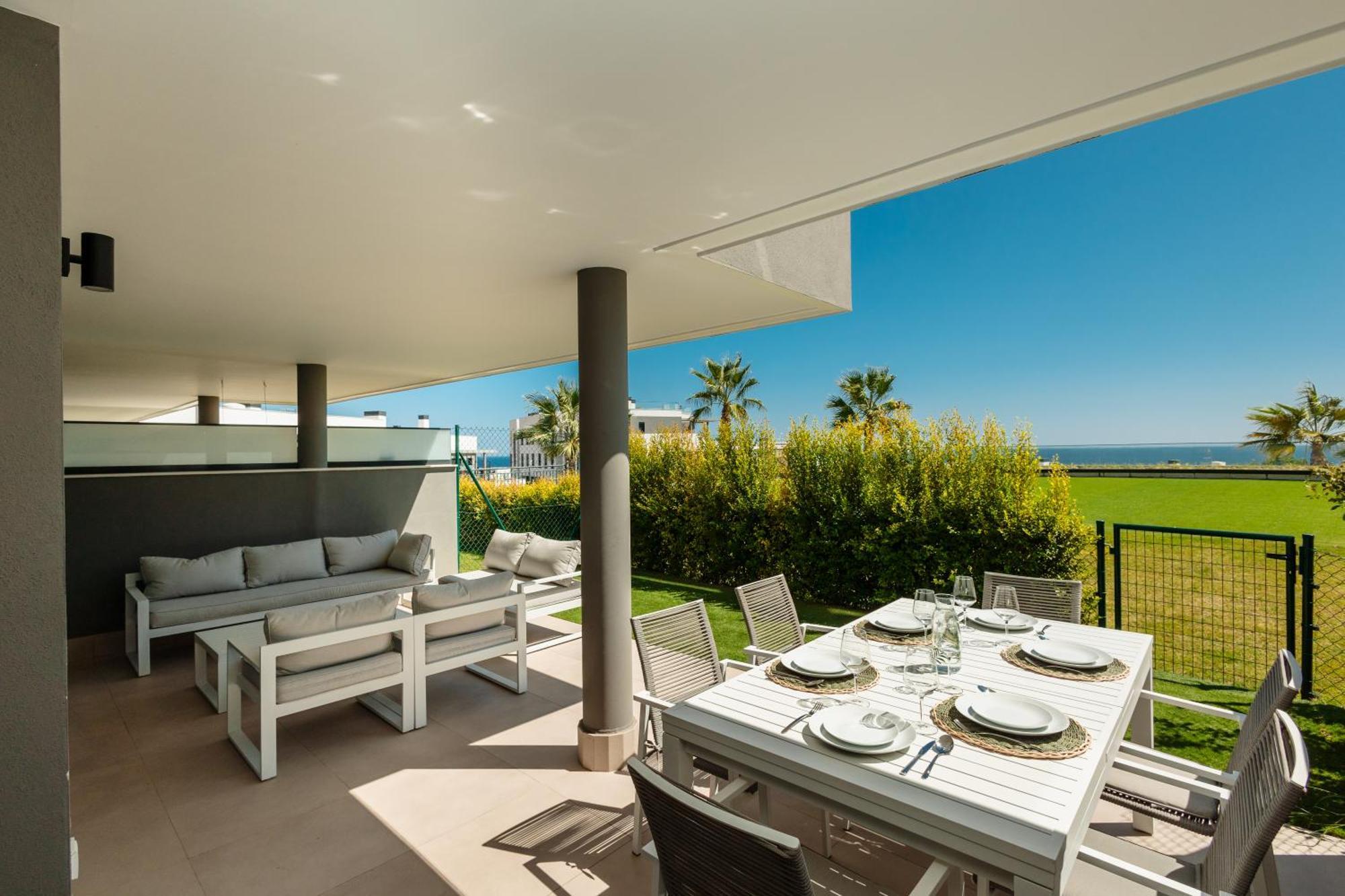 Luxurious 2 Bedroom Close To The In Apartment *