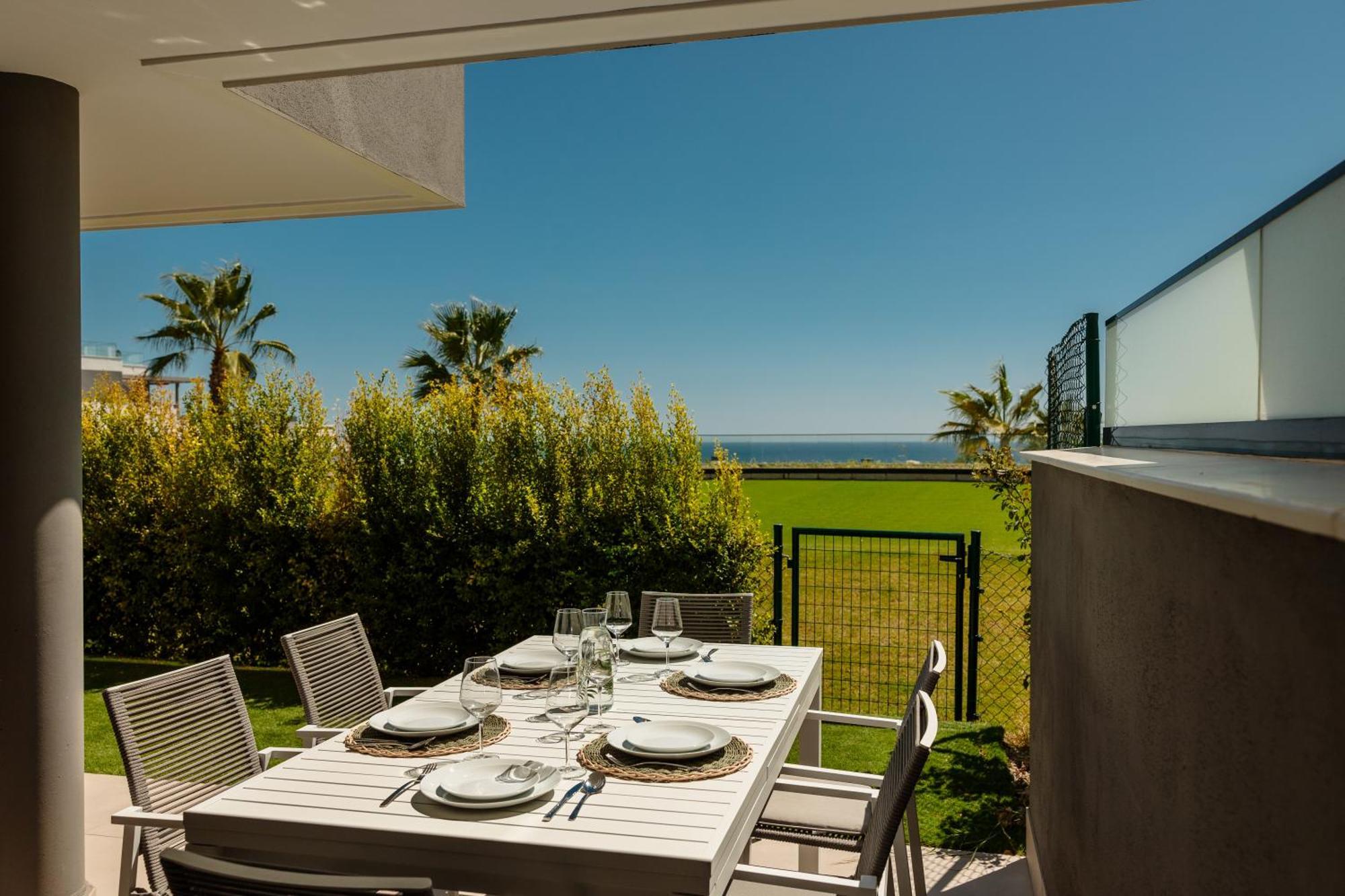 Apartment Luxurious 2 Bedroom Close To The In
