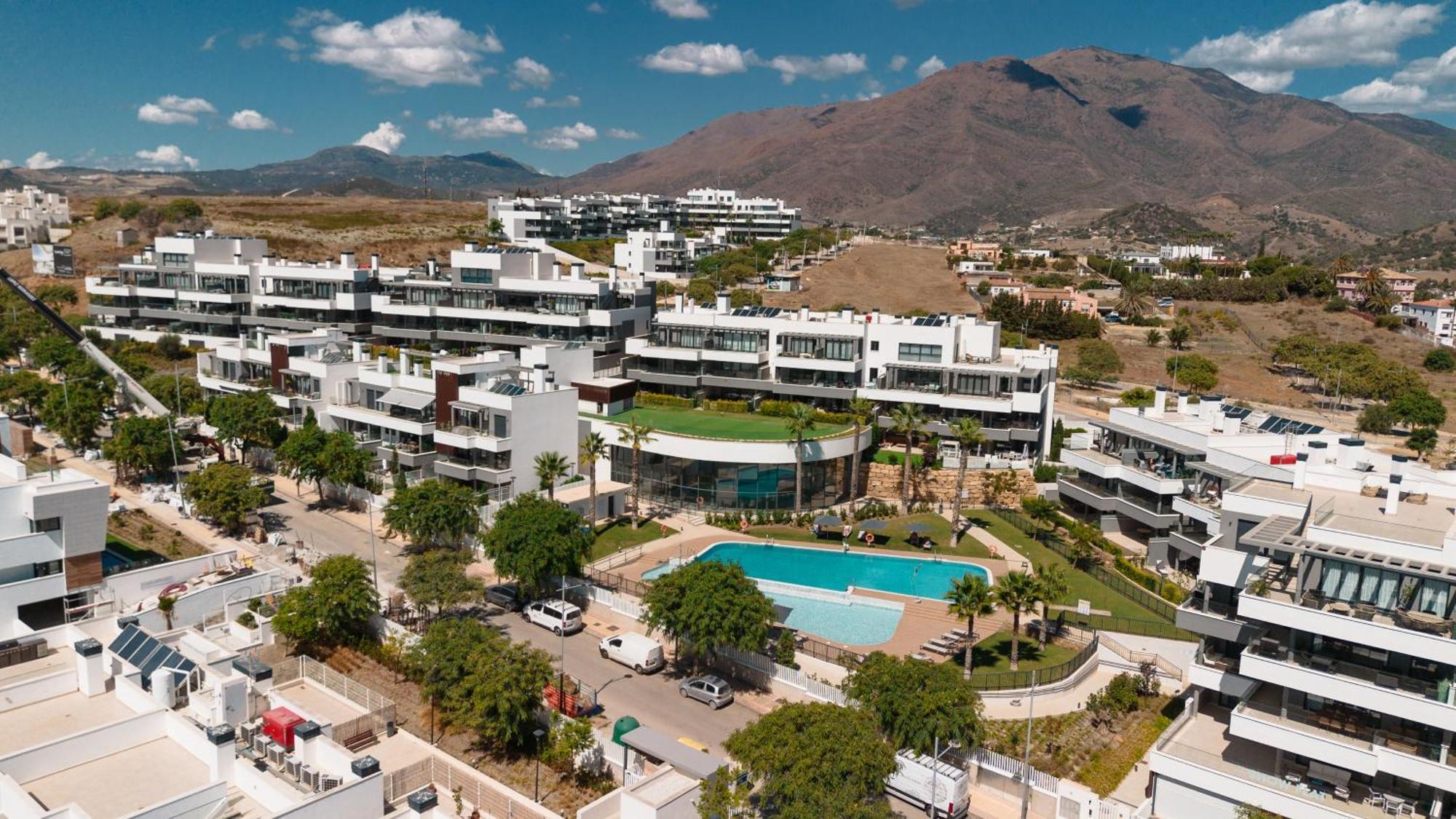 Magnificent Apartment, Close To The Beach, In *