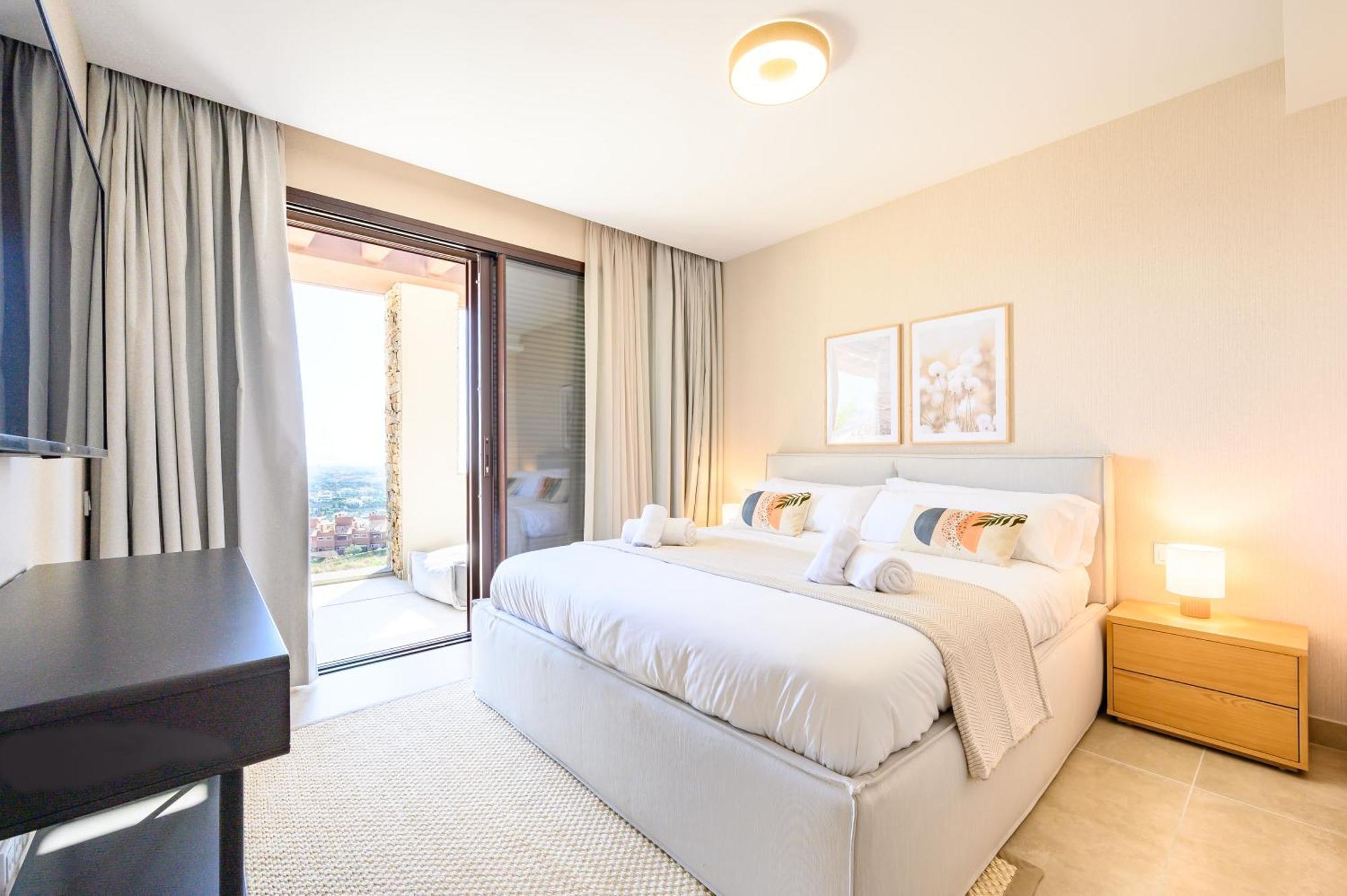 Dobo Homes - Stunning With Views Of Costa Del Sol Villa *