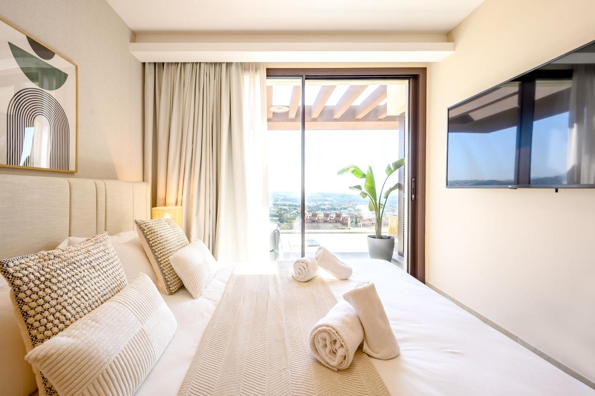 Villa Dobo Homes - Stunning With Views Of Costa Del Sol