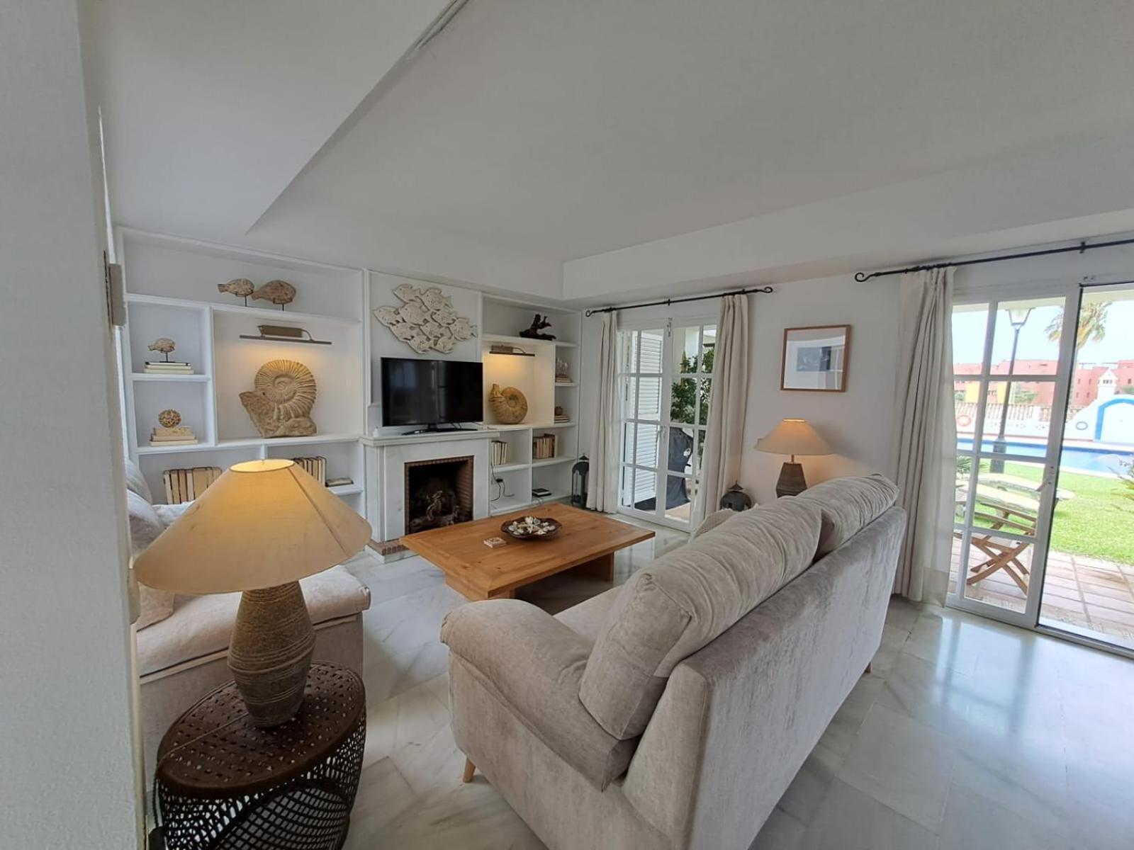 Noctua Lovely 4 Bedroom House And Pool Estepona