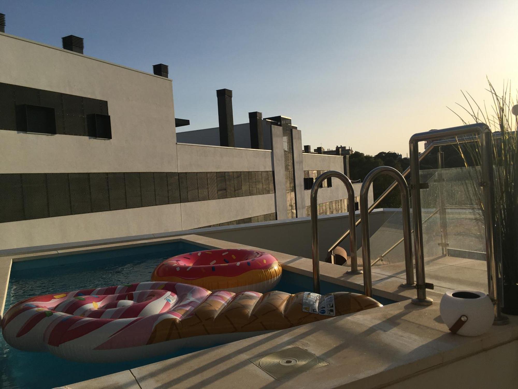 Apartment Oasis: Beachfront With Dual Pools And Mountain Views Estepona