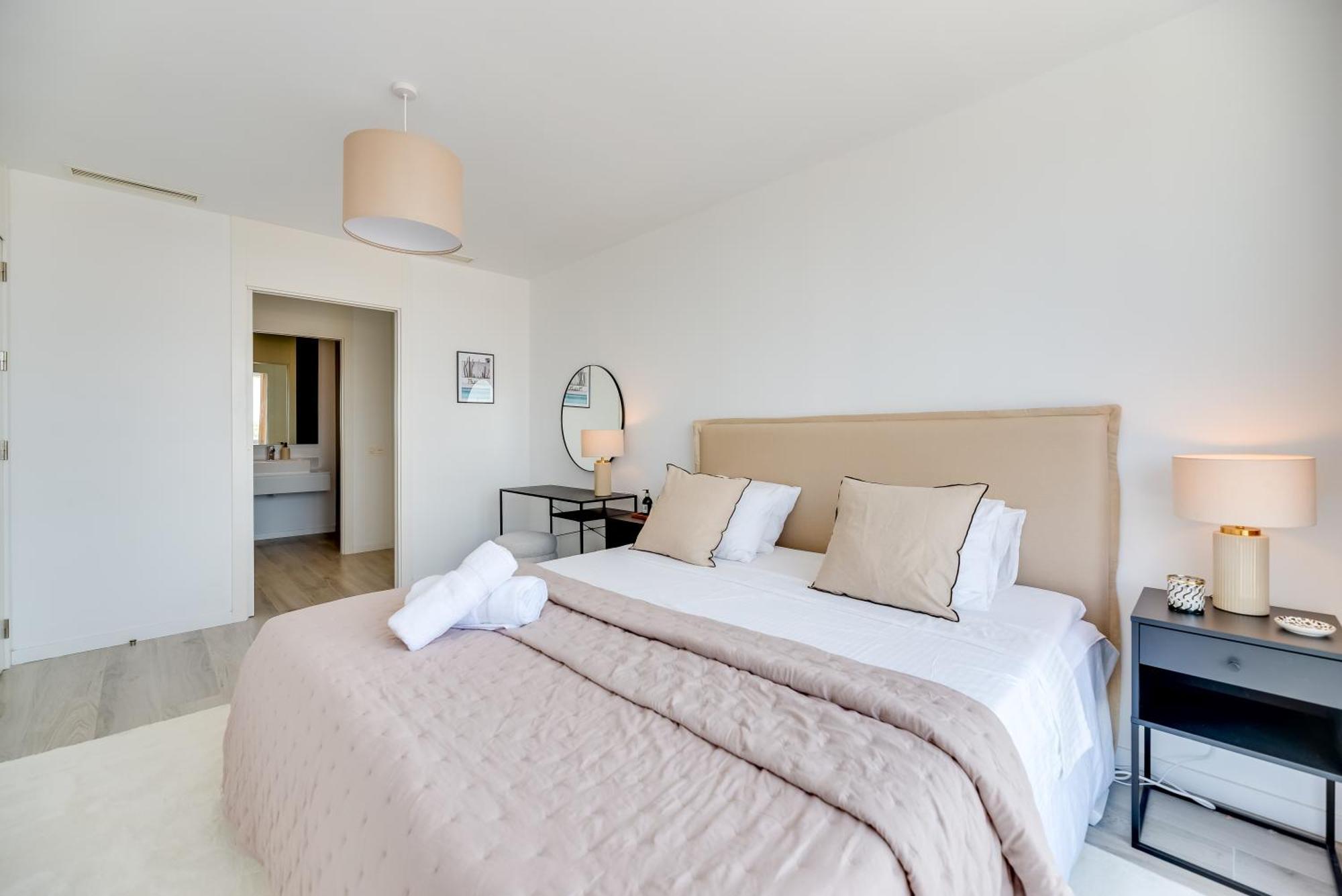 Apartment Newly Built 3 Bed Townhouse With Pool, Bbq, Sea Views *