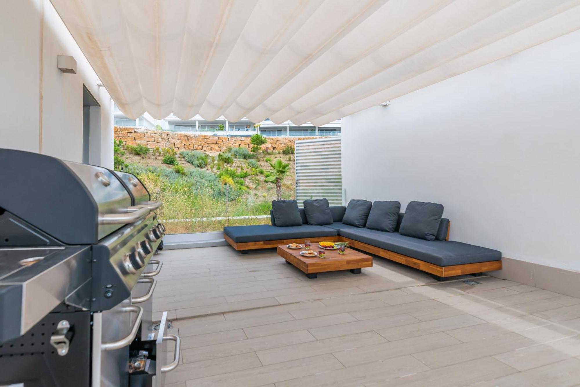 Apartment Newly Built 3 Bed Townhouse With Pool, Bbq, Sea Views