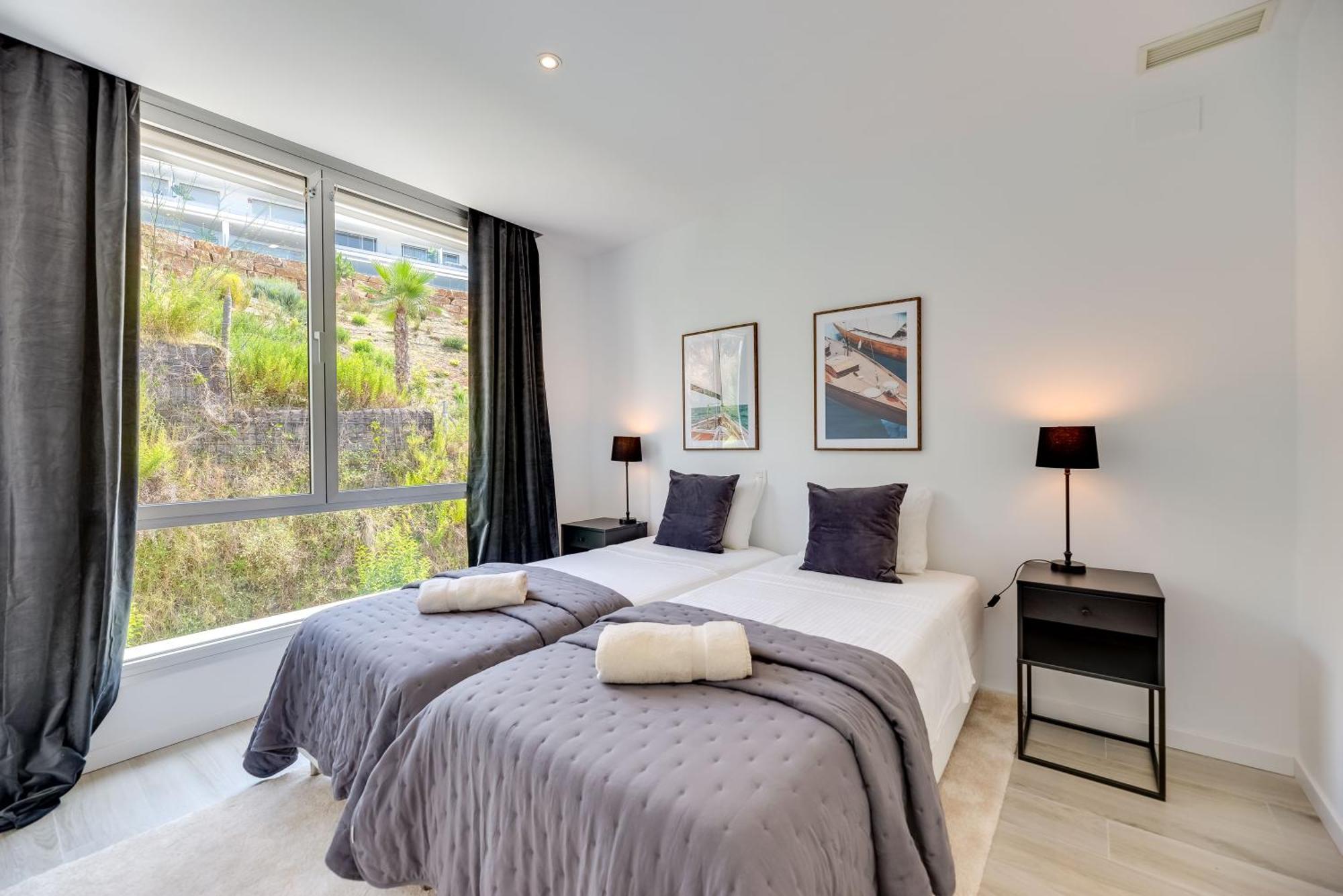 Newly Built 3 Bed Townhouse With Pool, Bbq, Sea Views Apartment