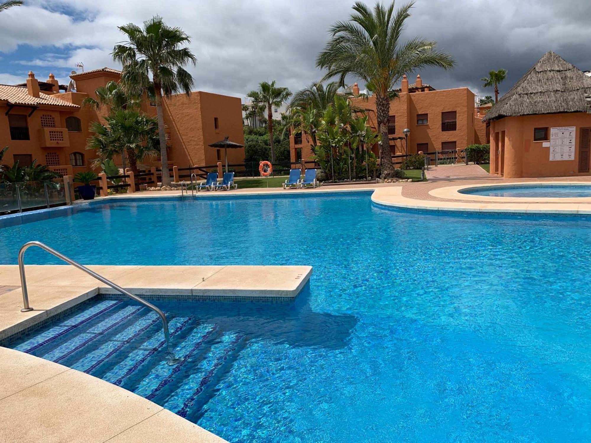 Your Oasis Of Luxury And Leisure At Gazules Del Sol In Marbella Area - Benahavis Apartamento Estepona