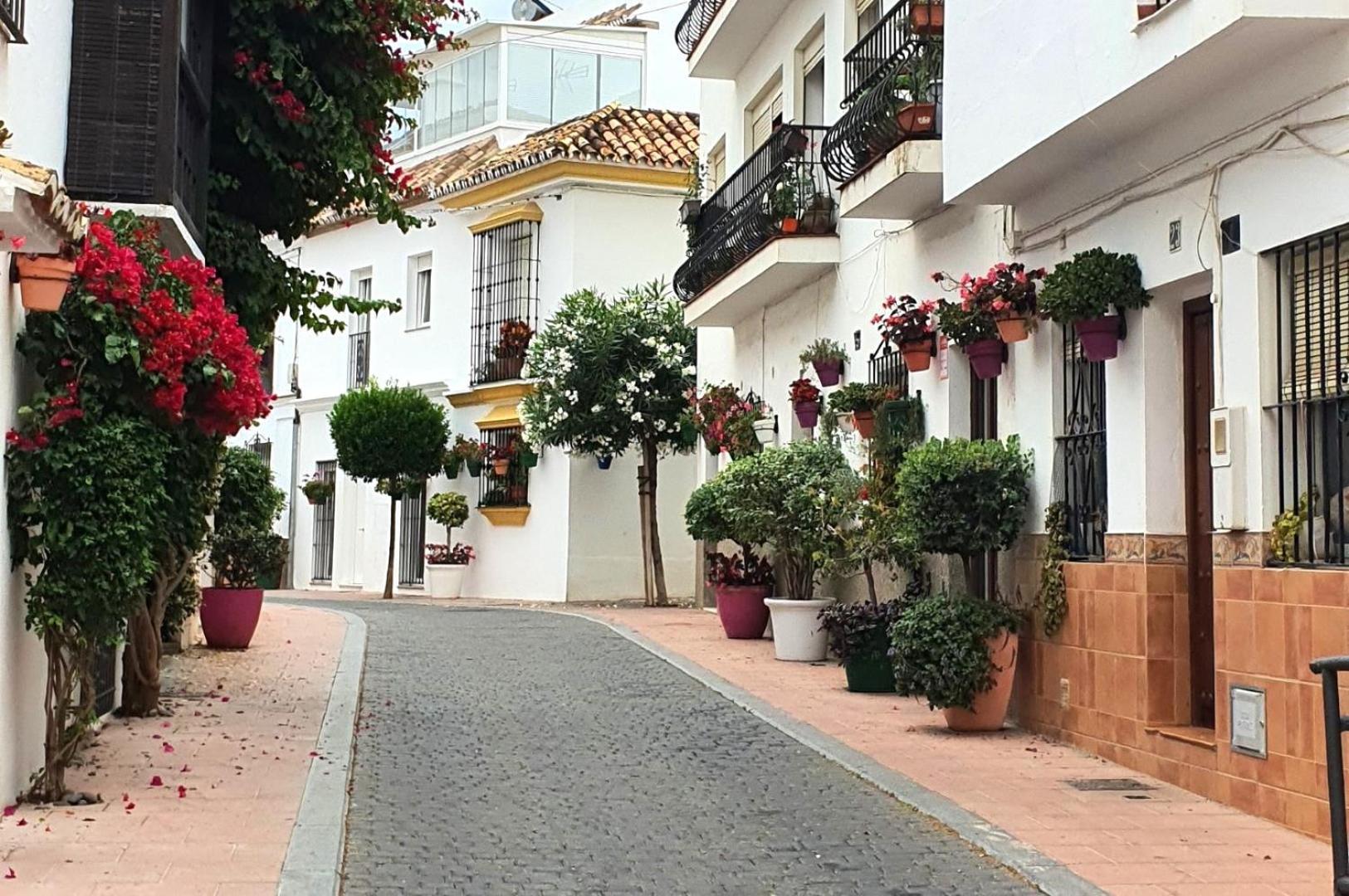 Paradise Lagoon Alcazaba By Hostlovers