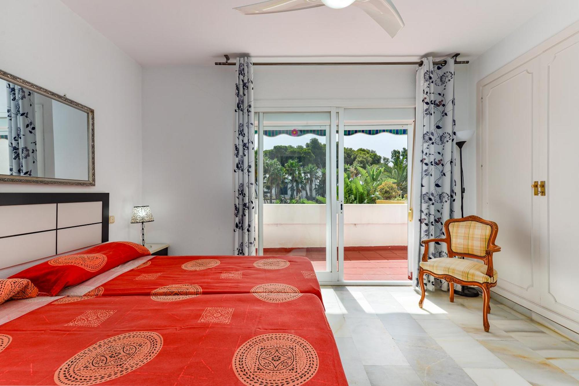 Spacious Beachfront Vakantiehuis Estepona