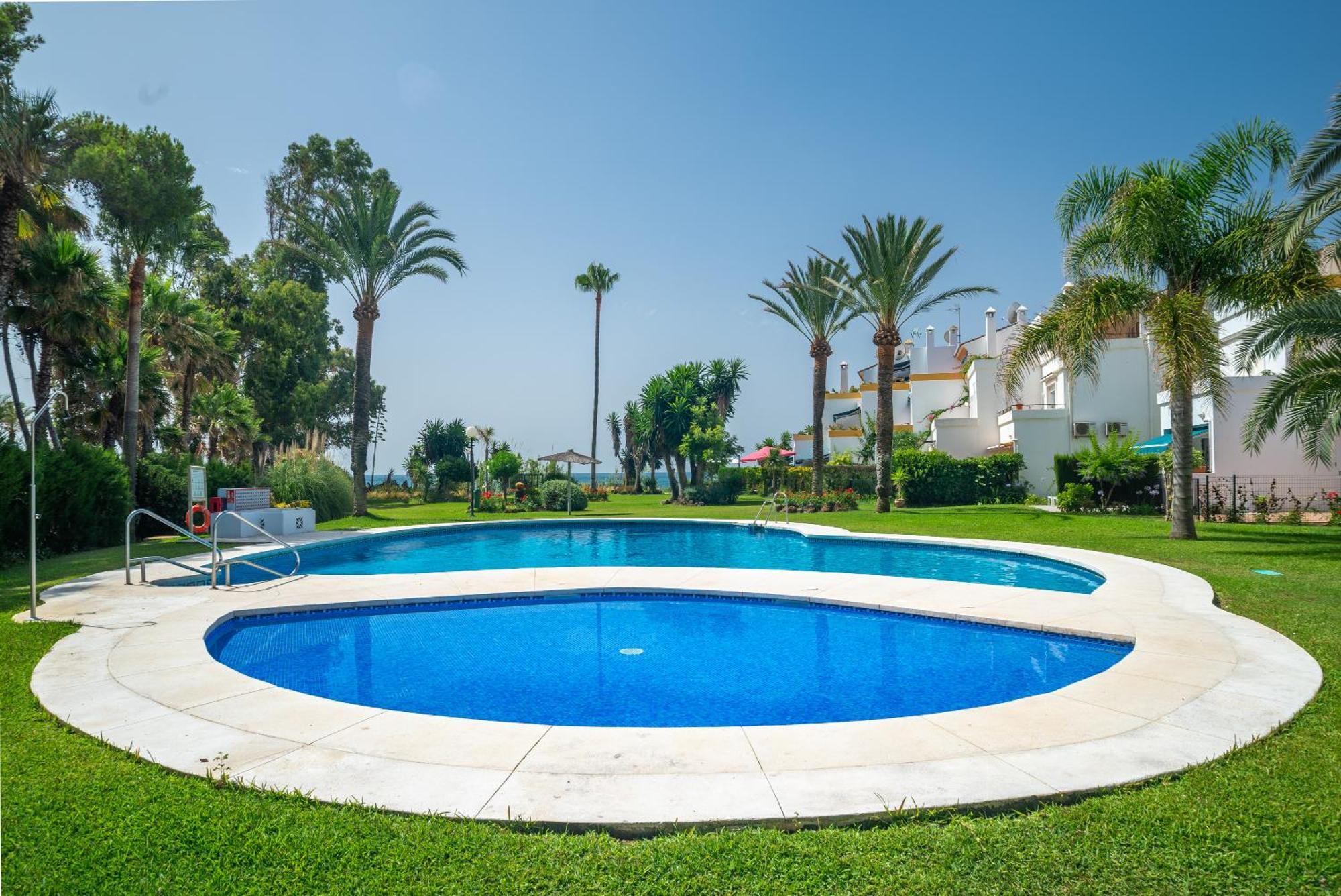 Spacious Beachfront * Estepona
