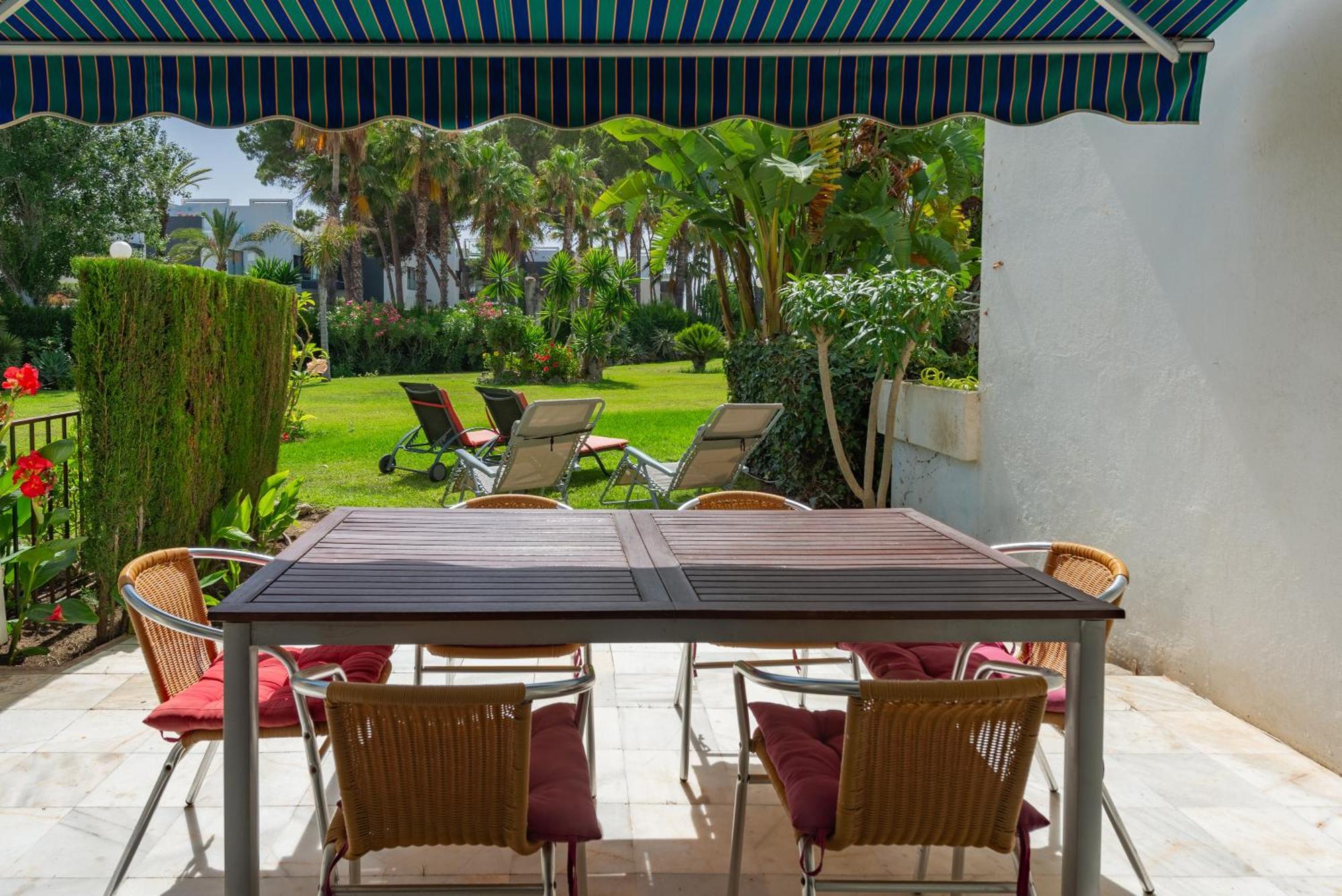 Spacious Beachfront Vakantiehuis