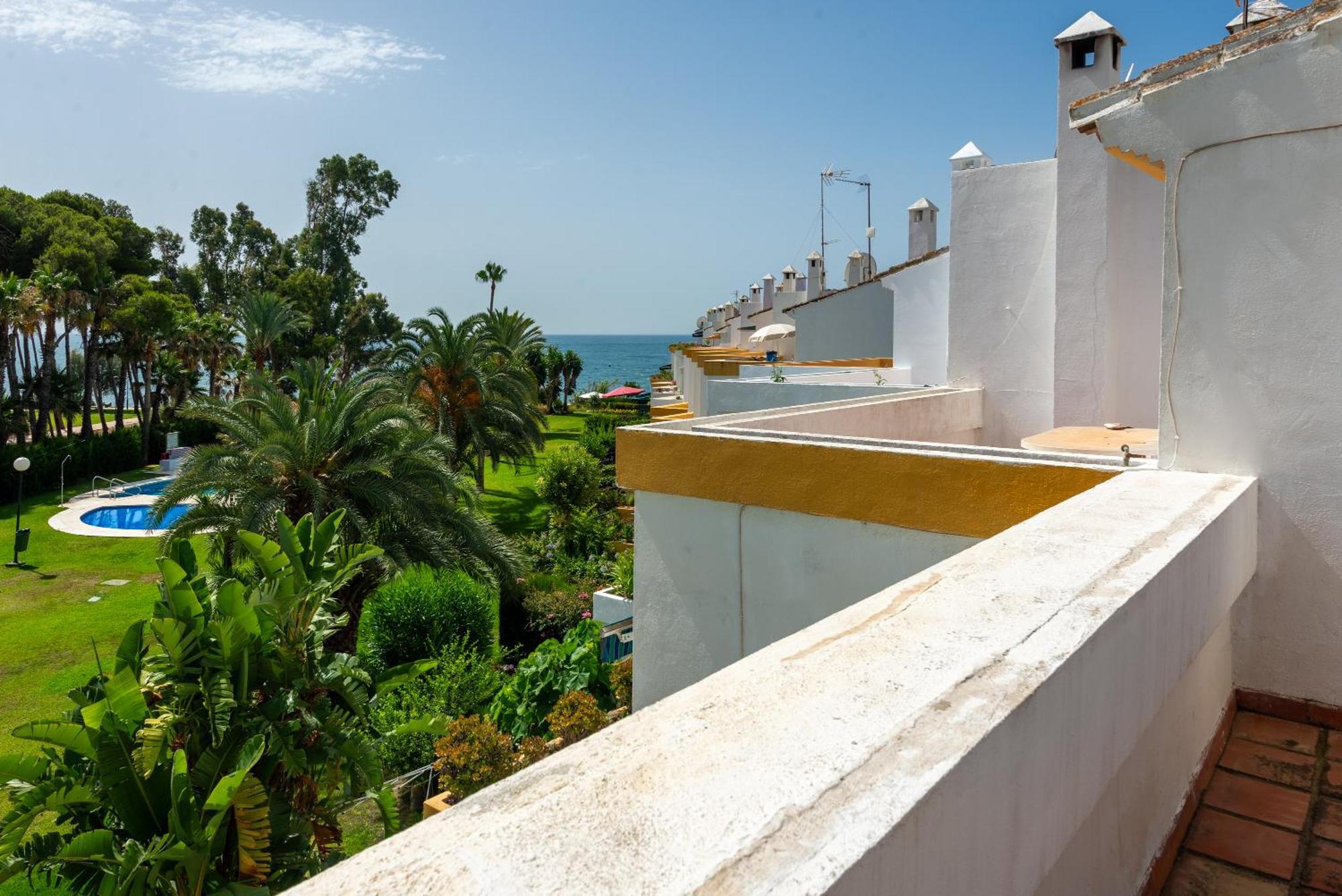 Spacious Beachfront Vakantiehuis