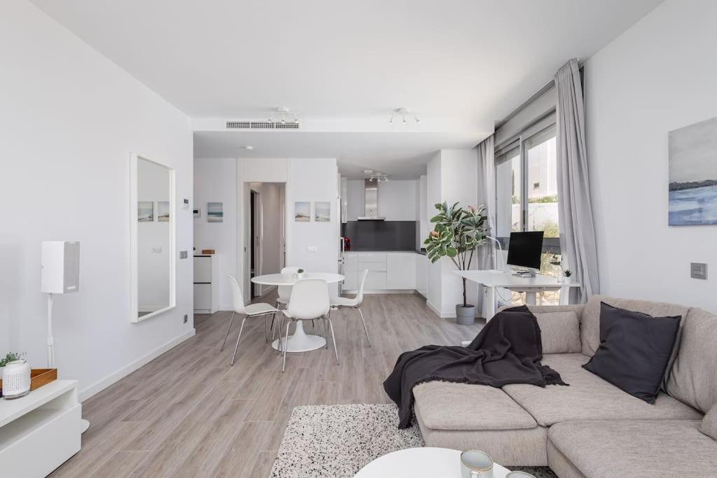 Stylish 3 Bedroom Le Mirage Close To Rdr317 * Estepona