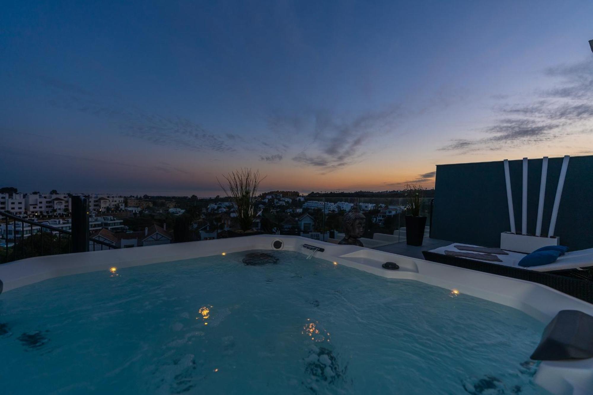 Oasis 325 New Luxury Penthouse With Amazing Sea View And Private Jacuzzi Estepona