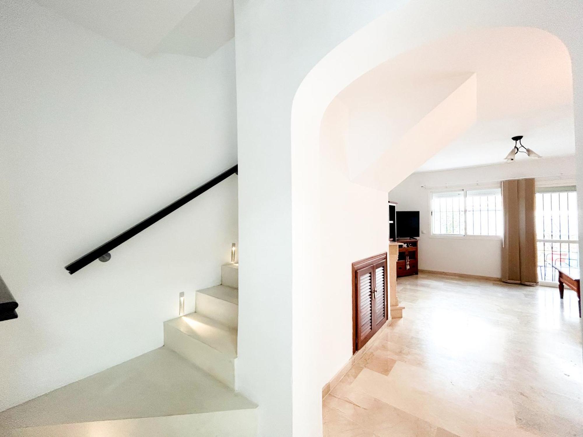 Townhouse With Arabic Pool And Close To The In Estepona