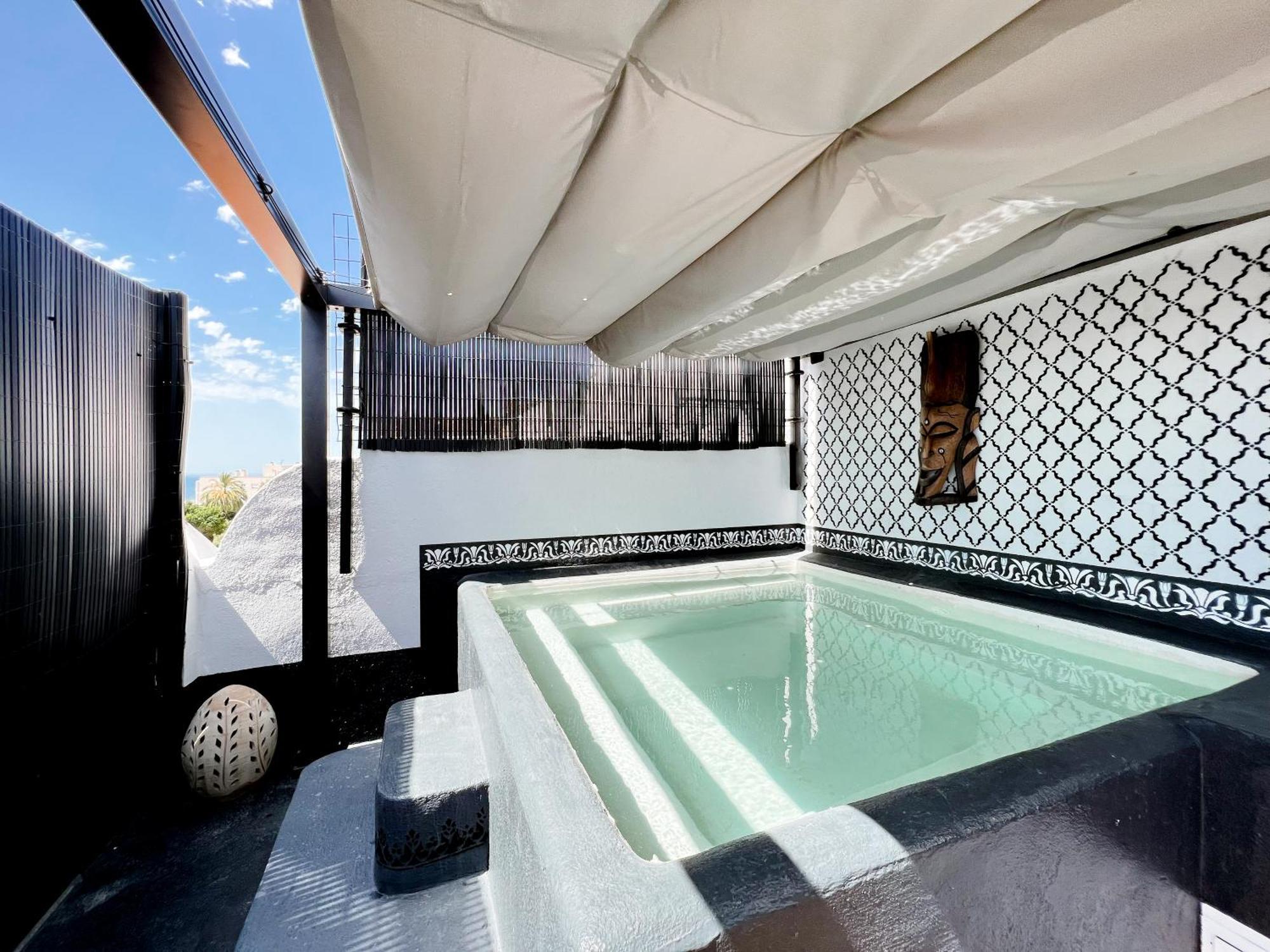 Townhouse With Arabic Pool And Close To The In * Estepona