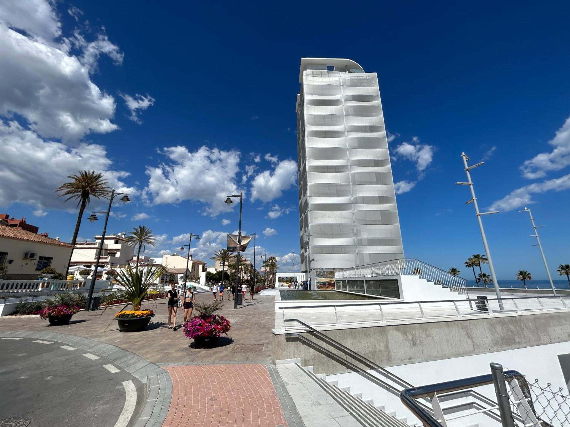 Townhouse With Arabic Pool And Close To The In * Estepona