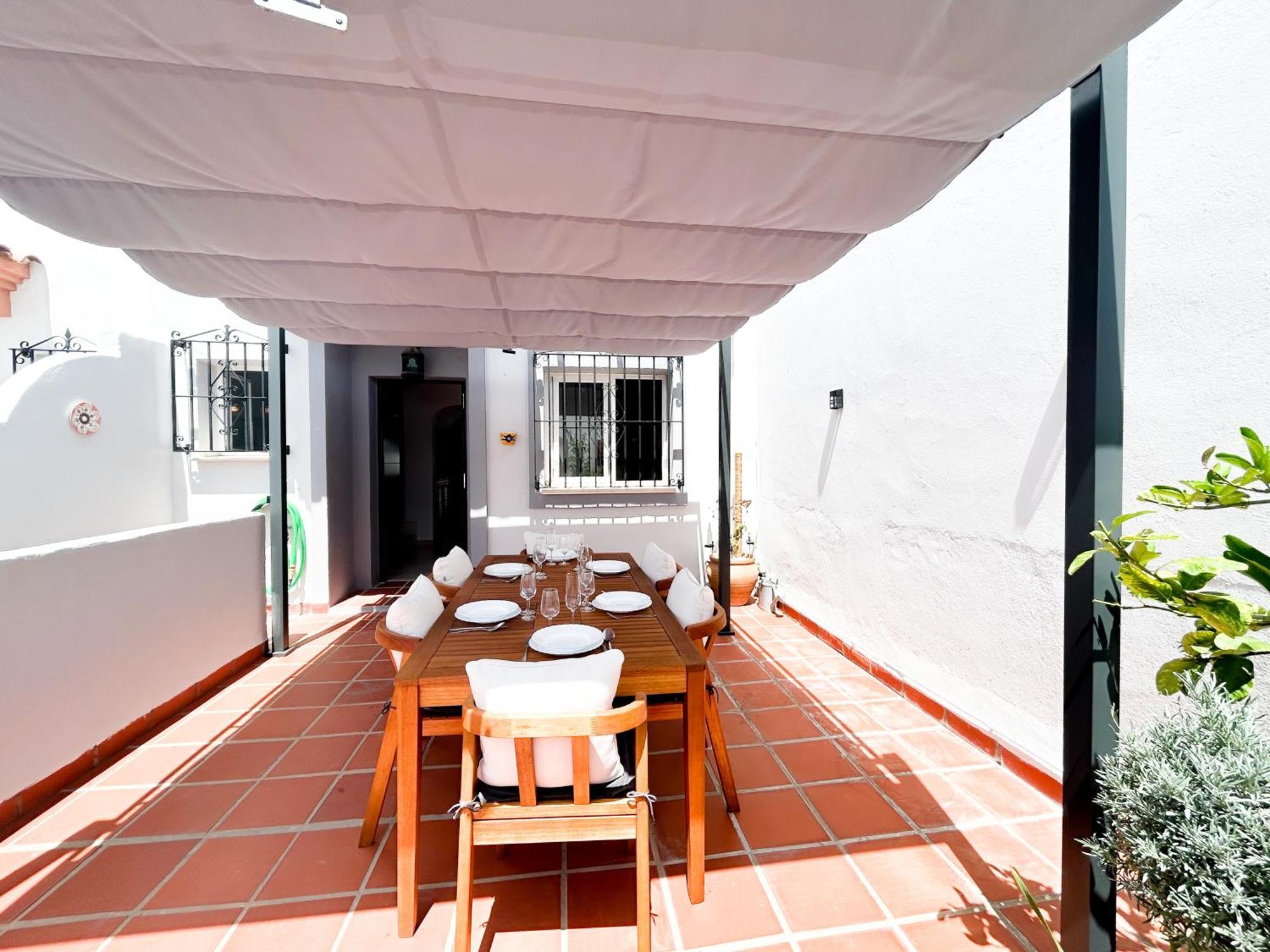 Townhouse With Arabic Pool And Close To The In *
