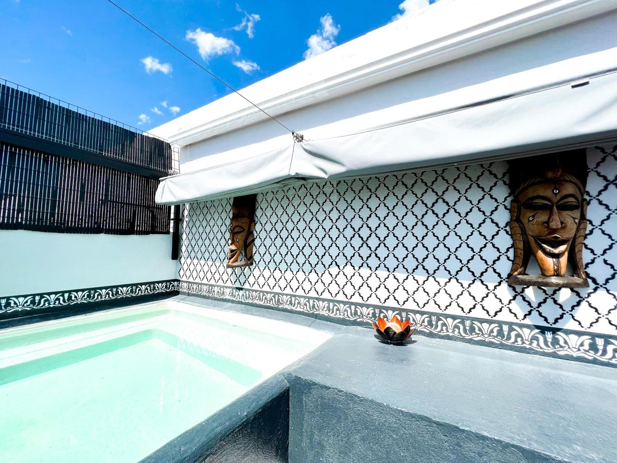 Townhouse With Arabic Pool And Close To The In Estepona