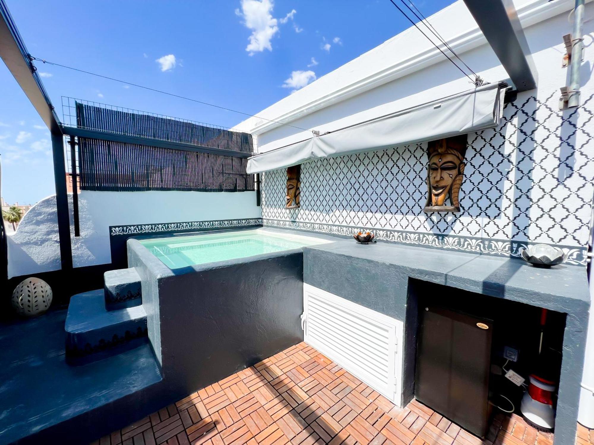 Vakantiehuis Townhouse With Arabic Pool And Close To The In