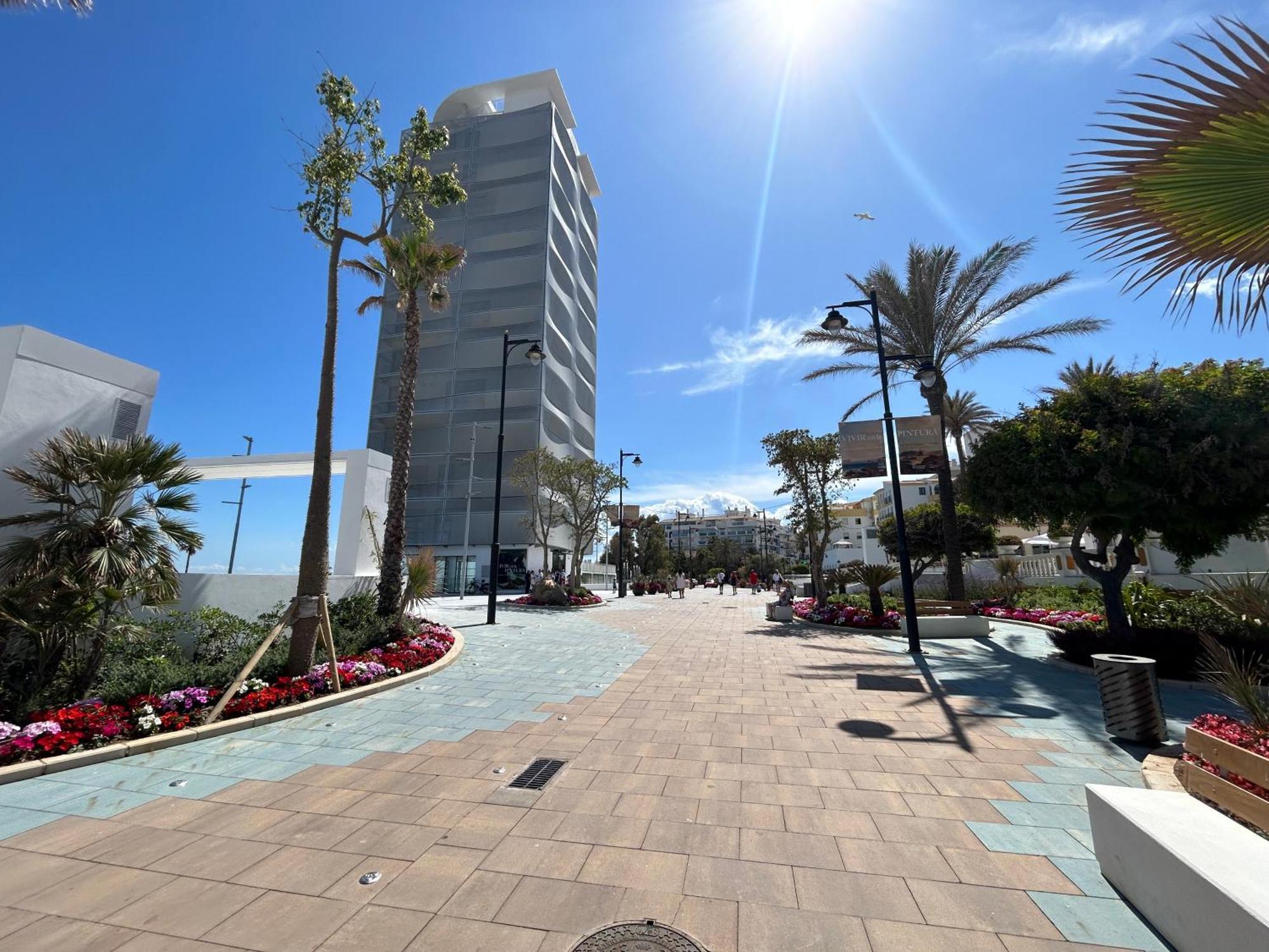Townhouse With Arabic Pool And Close To The In * Estepona