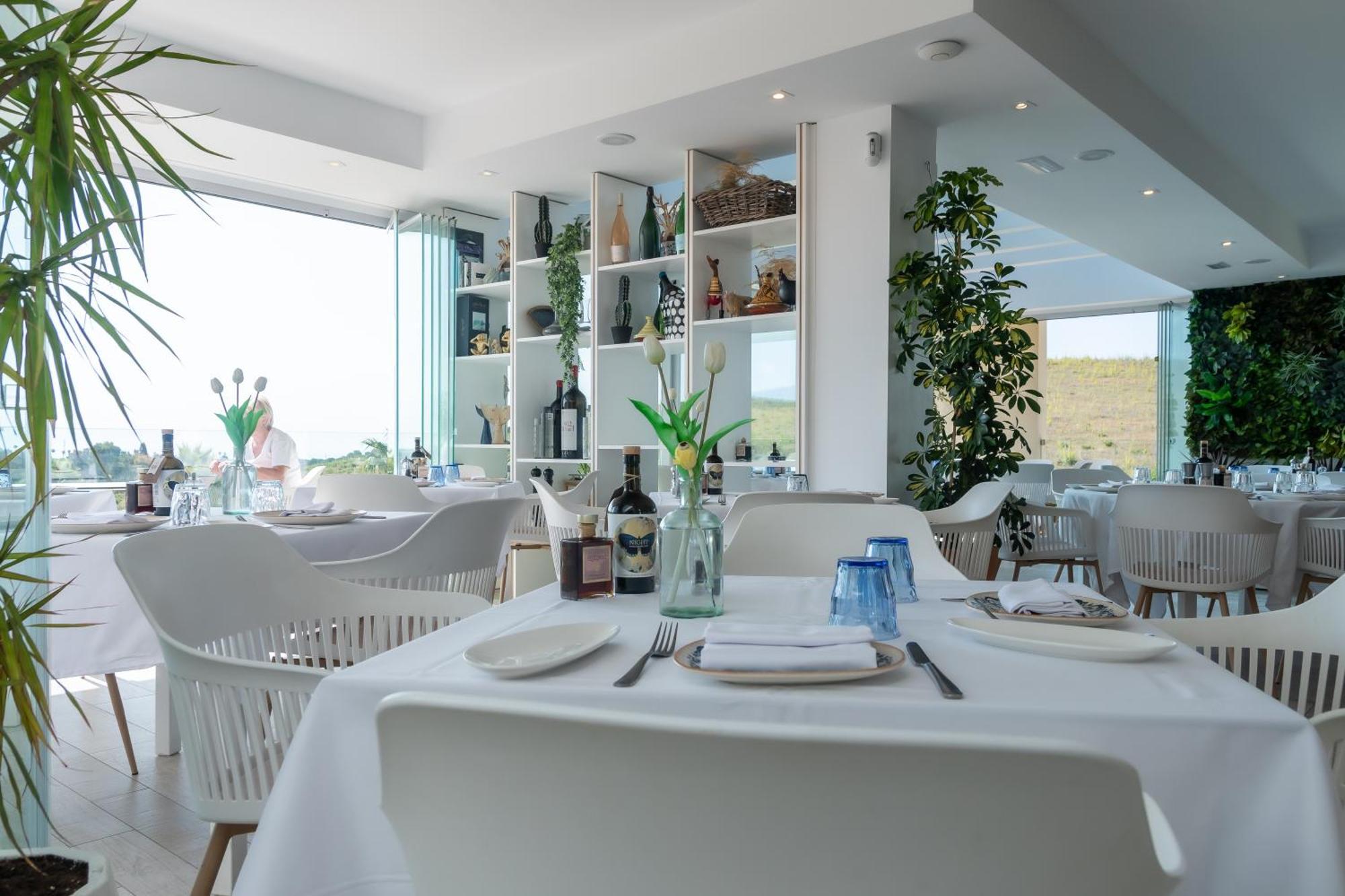 Apartment Paradise Lagoon Alcazaba By Hostlovers