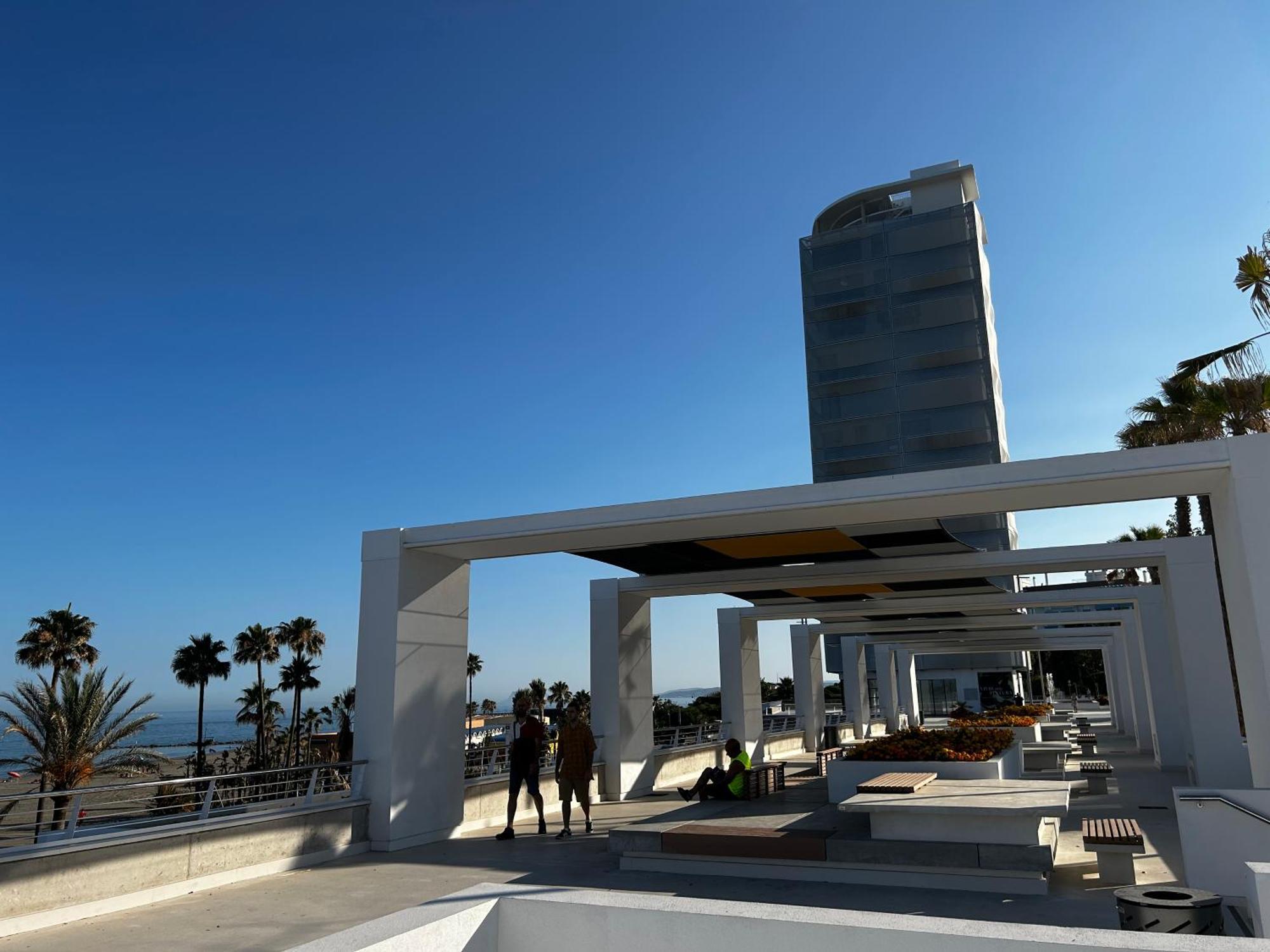 Oasis: Beachfront With Dual Pools And Mountain Views * Estepona