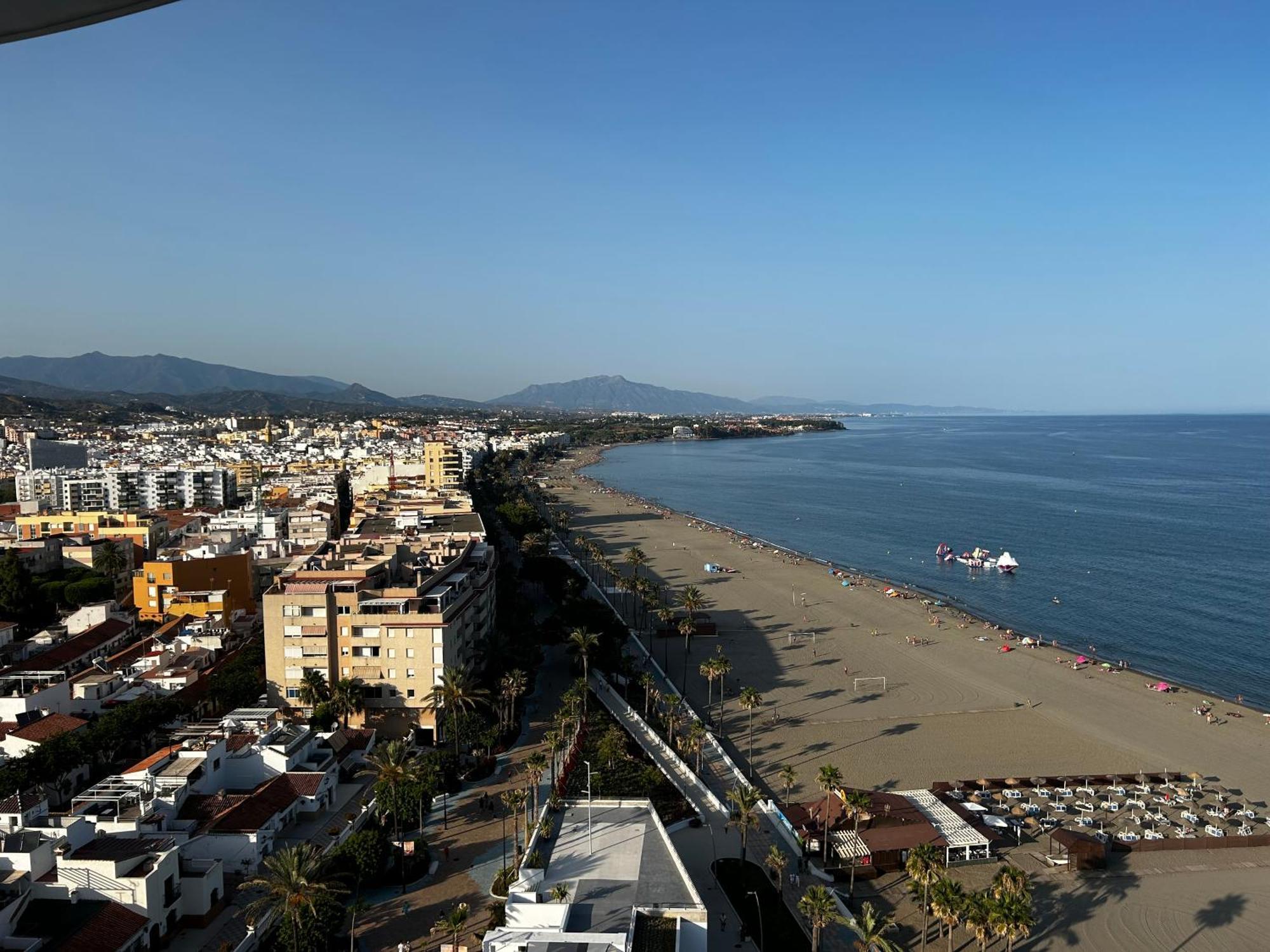 Oasis: Beachfront With Dual Pools And Mountain Views Apartment