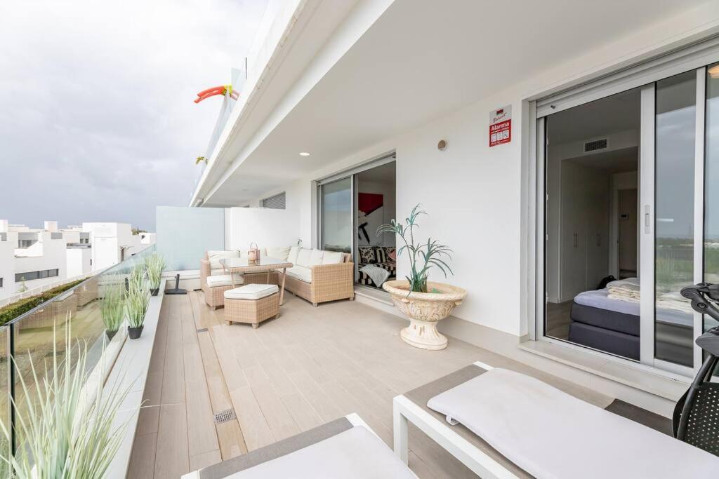 Perfect 3 Bed In Le Mirage With Seaview Rdr313 Estepona