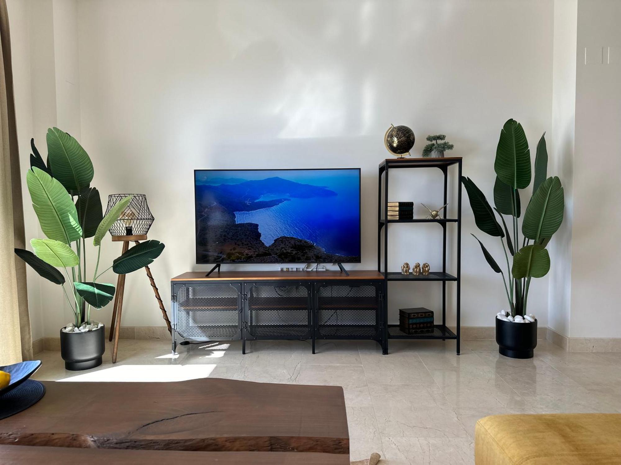 Charming 2 Bed In Quartiers Marbella Apartment *