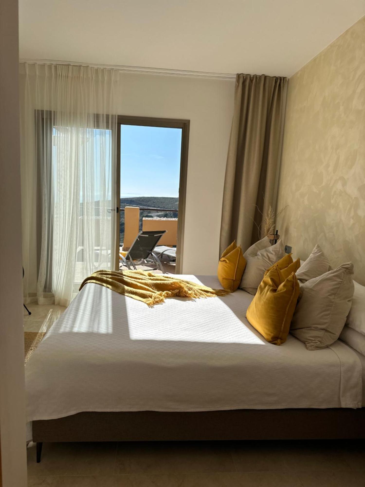 Charming 2 Bed In Quartiers Marbella Apartment *