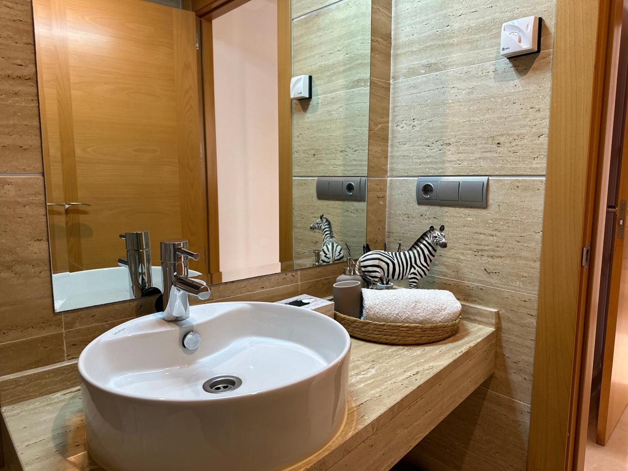 Charming 2 Bed In Quartiers Marbella Apartment *