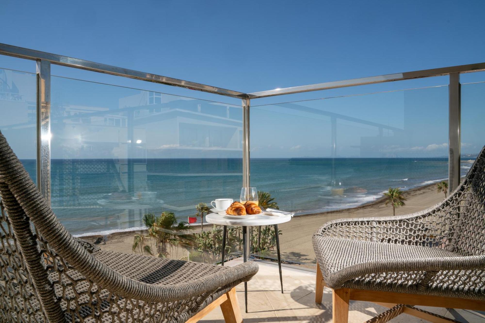 Apartamento Lujoso Primera Linea Playa Y Centrico Estepona