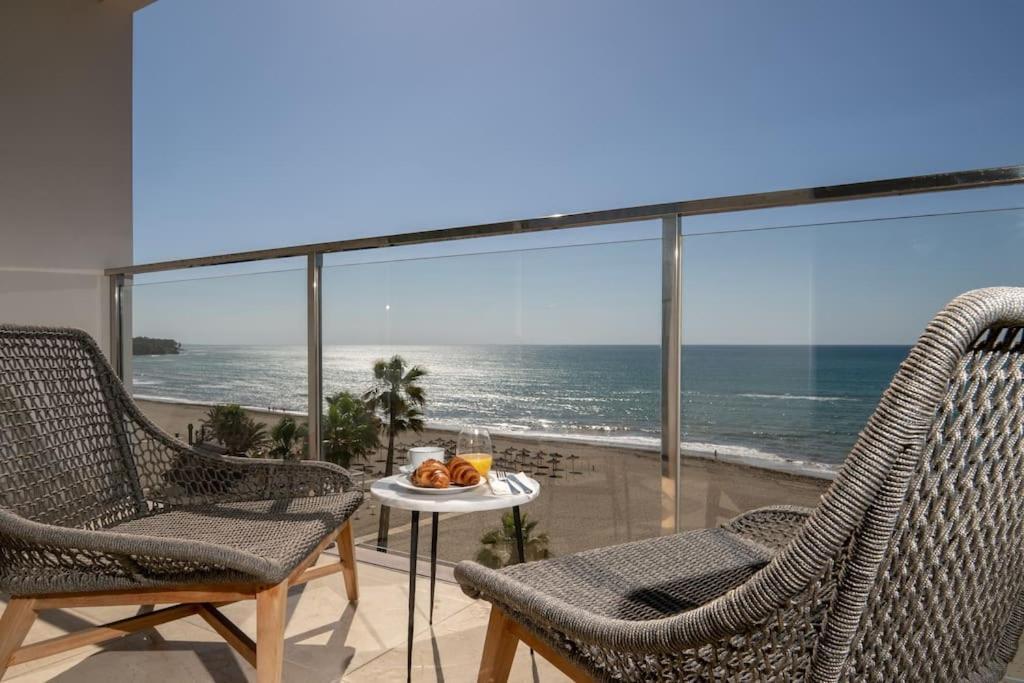 Lujoso Primera Linea Playa Y Centrico Apartamento Estepona